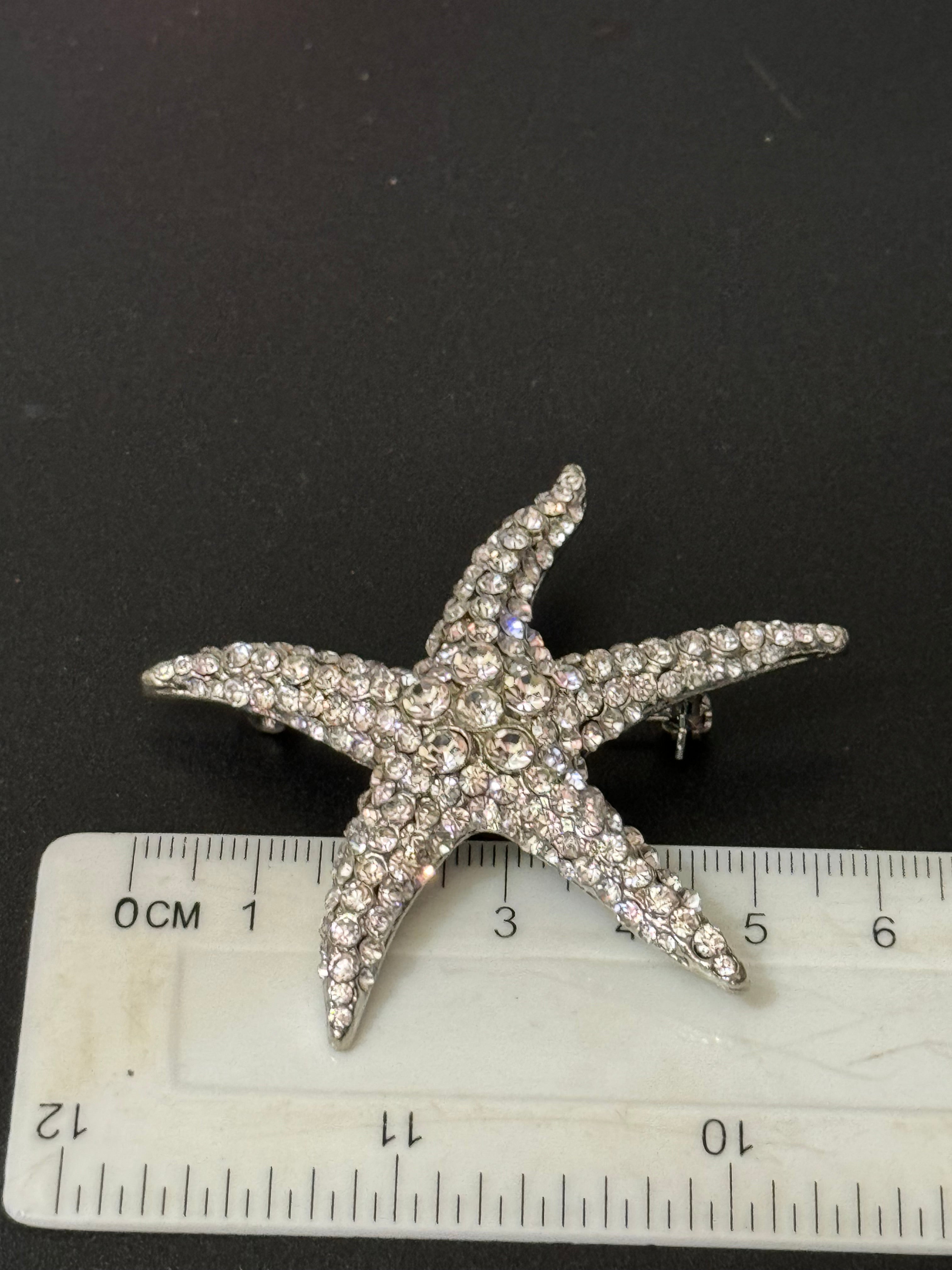 Clear crystal encrusted starfish brooch diamanté