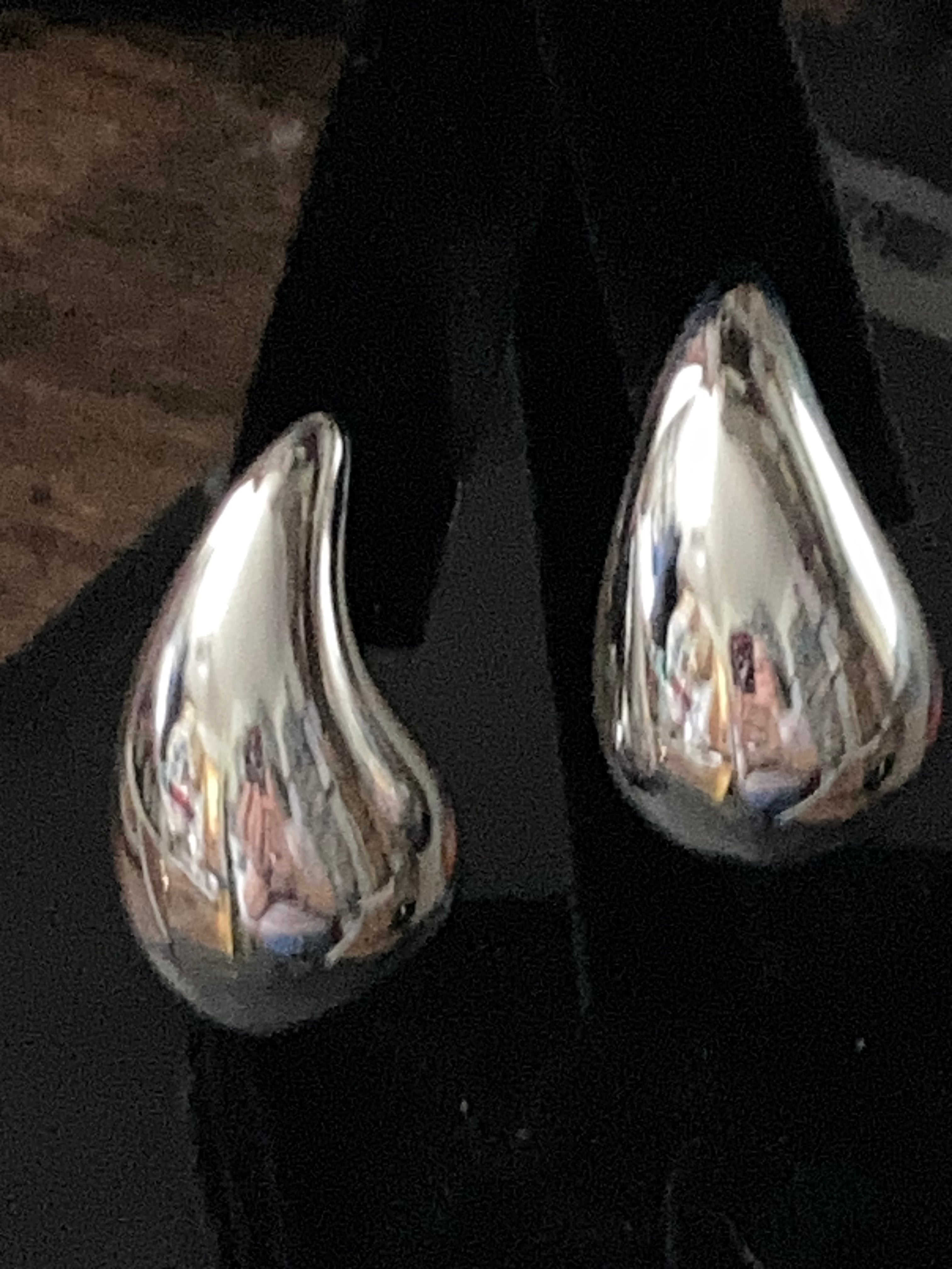 Silver tone oversized high sheen dome earrings comma teardrop shaped