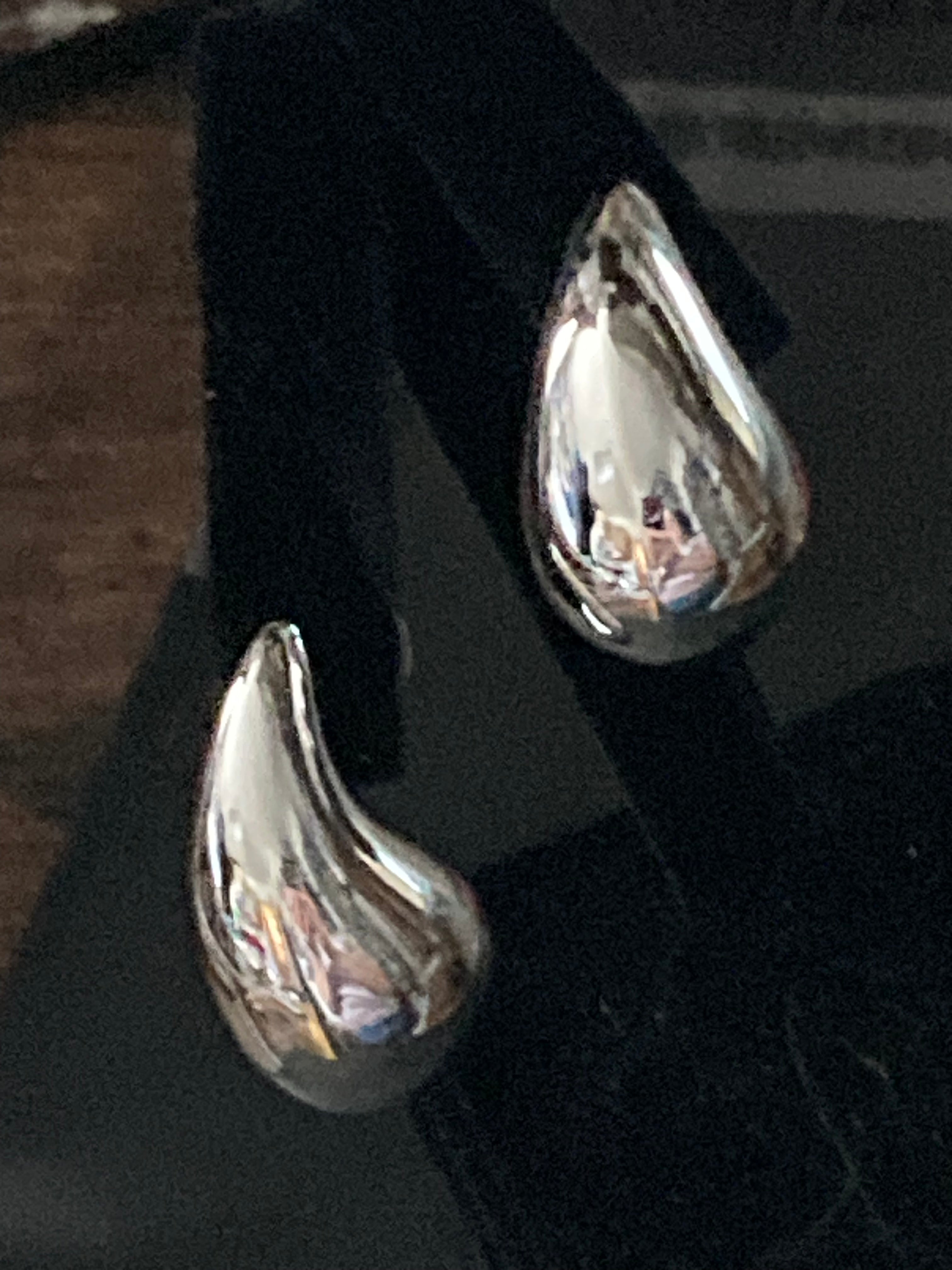 Silver tone oversized high sheen dome earrings comma teardrop shaped