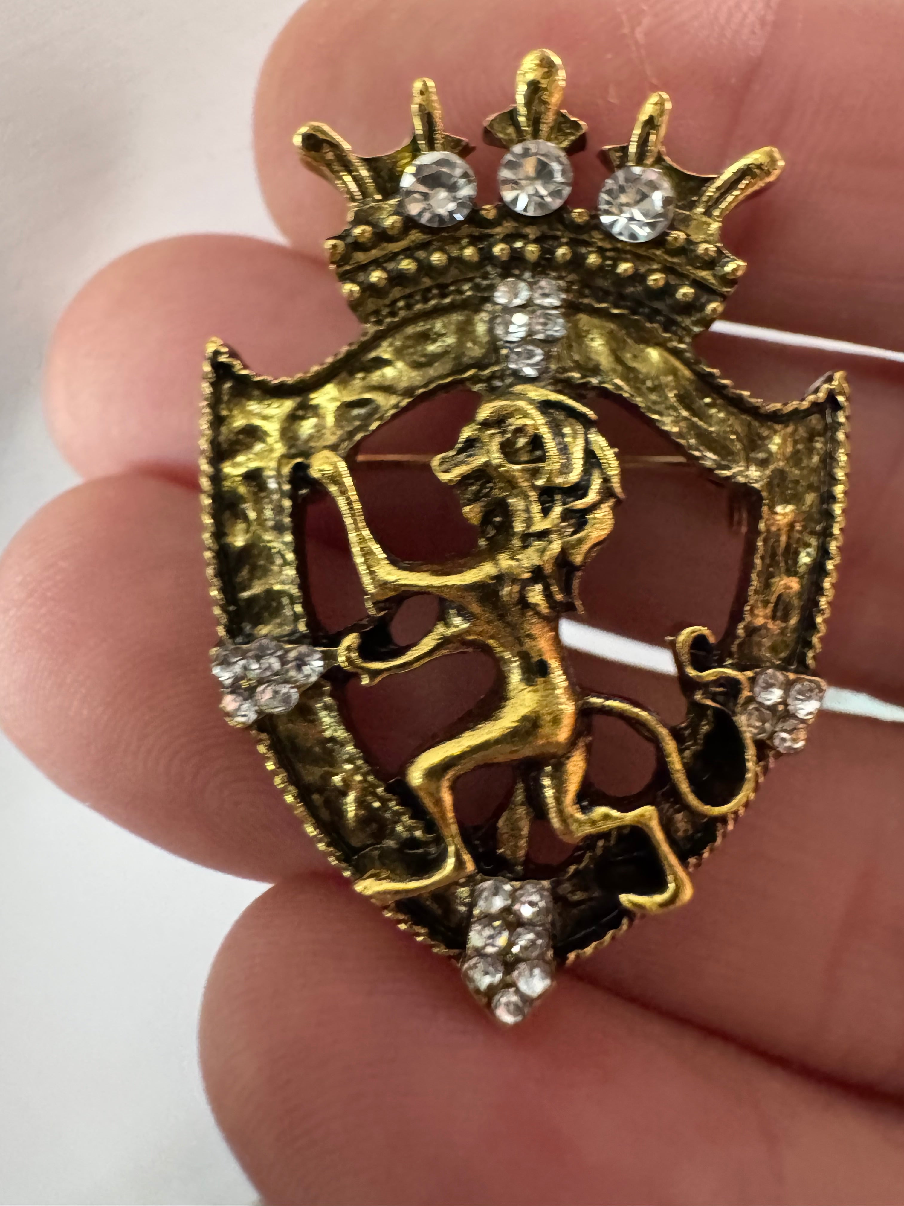 Crystal rampant lion shield brooch, antique gold tone