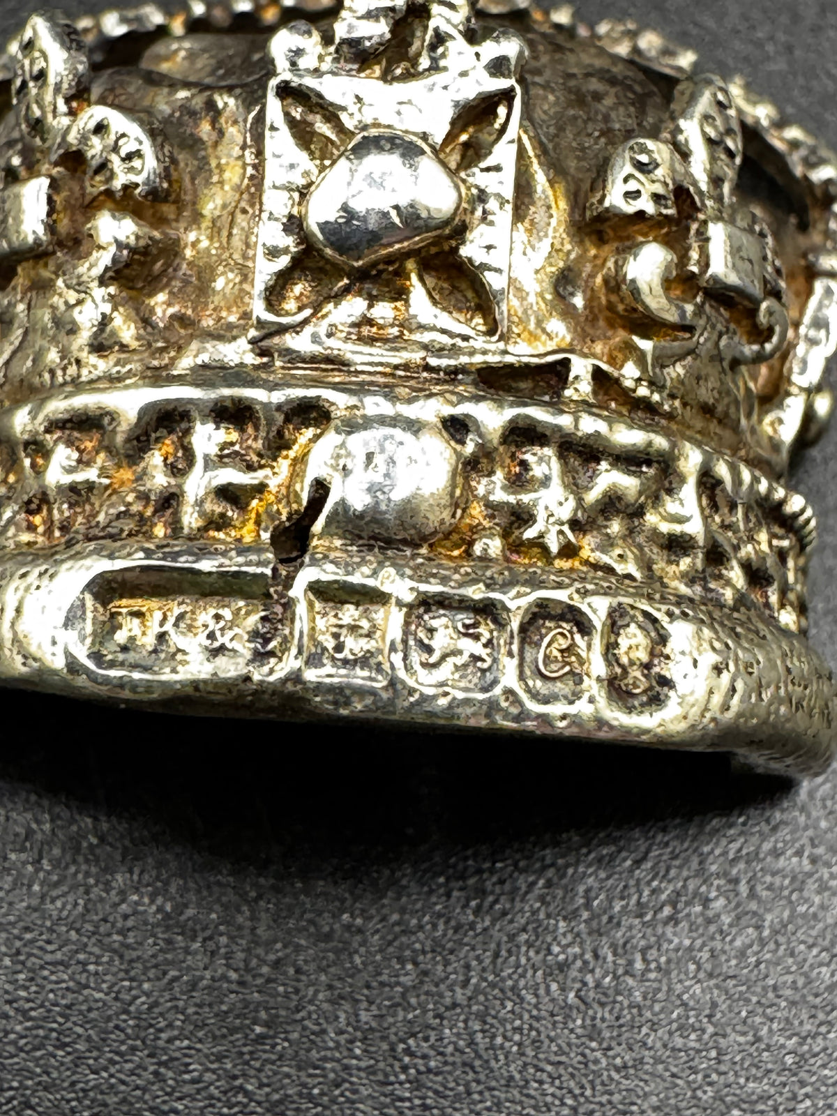 1977 queens silver jubilee 925 sterling crown pendant, heavy 23 grams