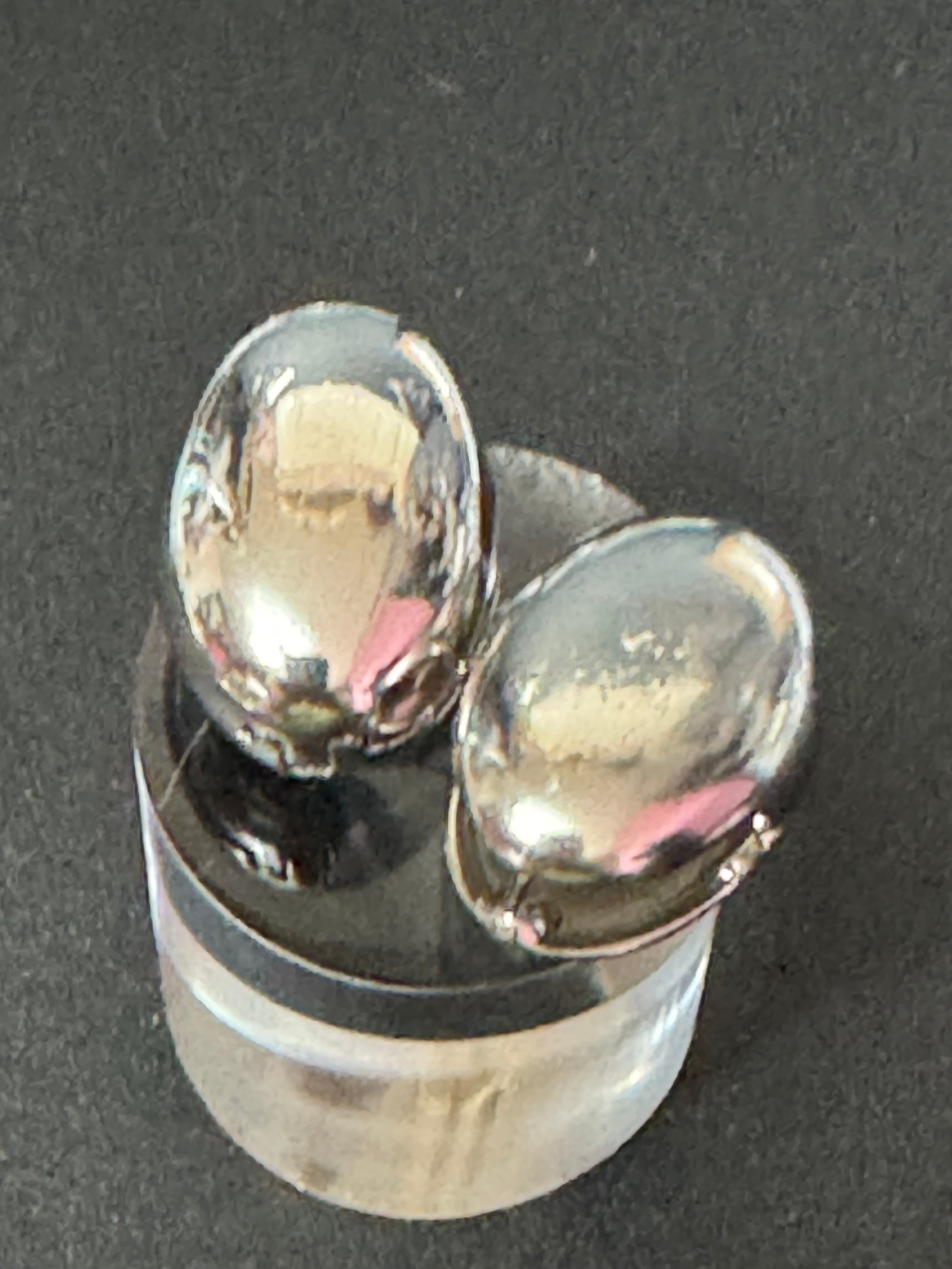 Mirror shine 2cm oval gold or silver tone pebble earrings for pierced ears