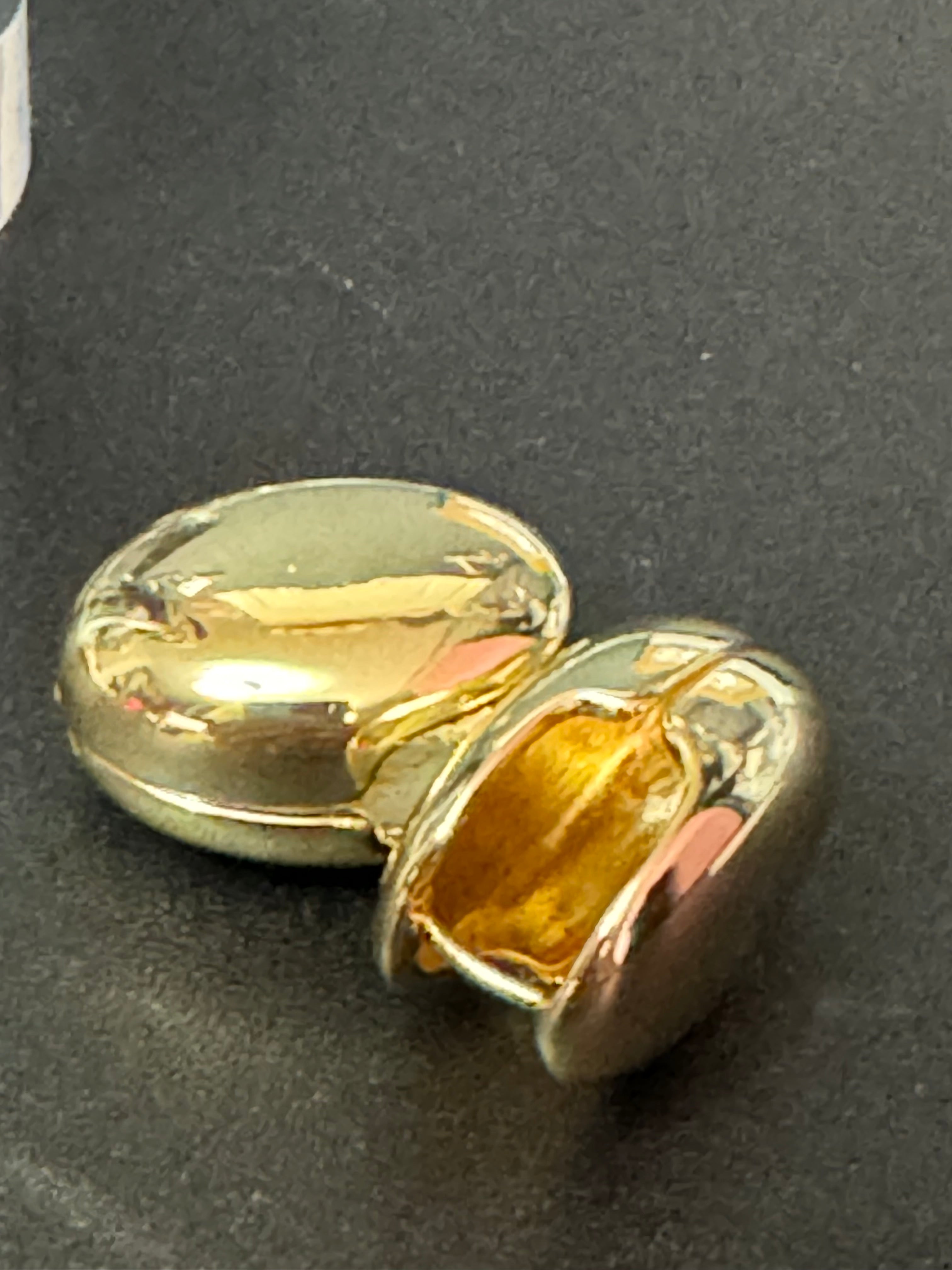 Mirror shine 2cm oval gold or silver tone pebble earrings for pierced ears