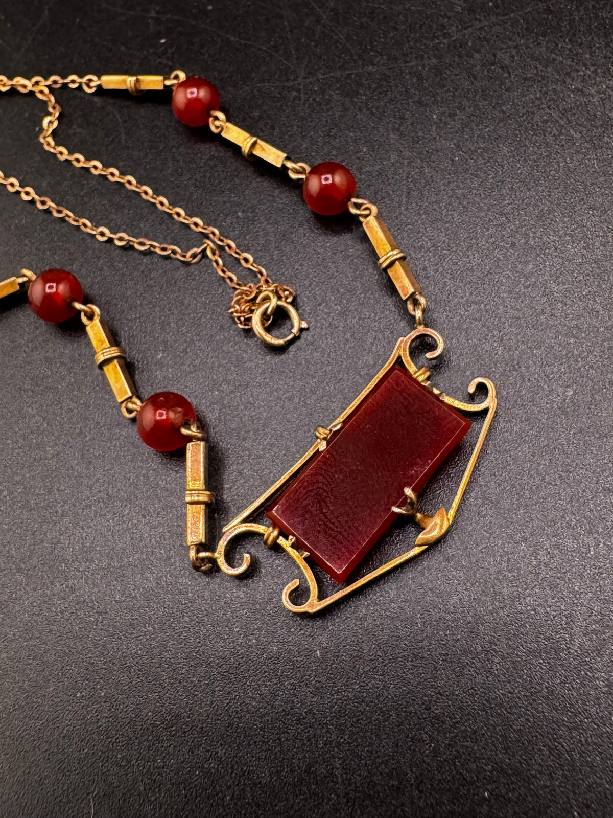 Antique 11-12 carat gold carnelian necklace