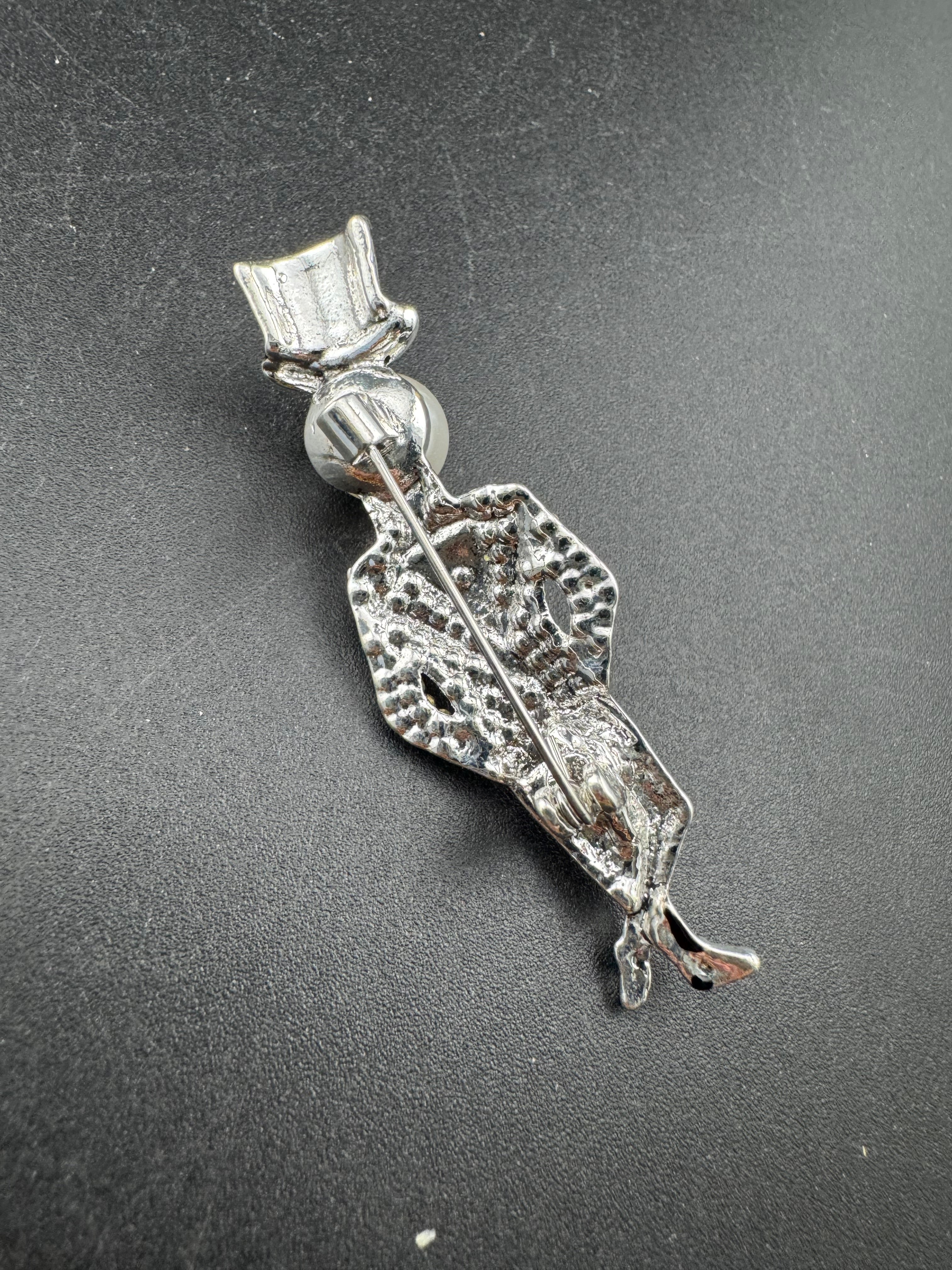 Dandy man in top hat novelty crystal mens brooch