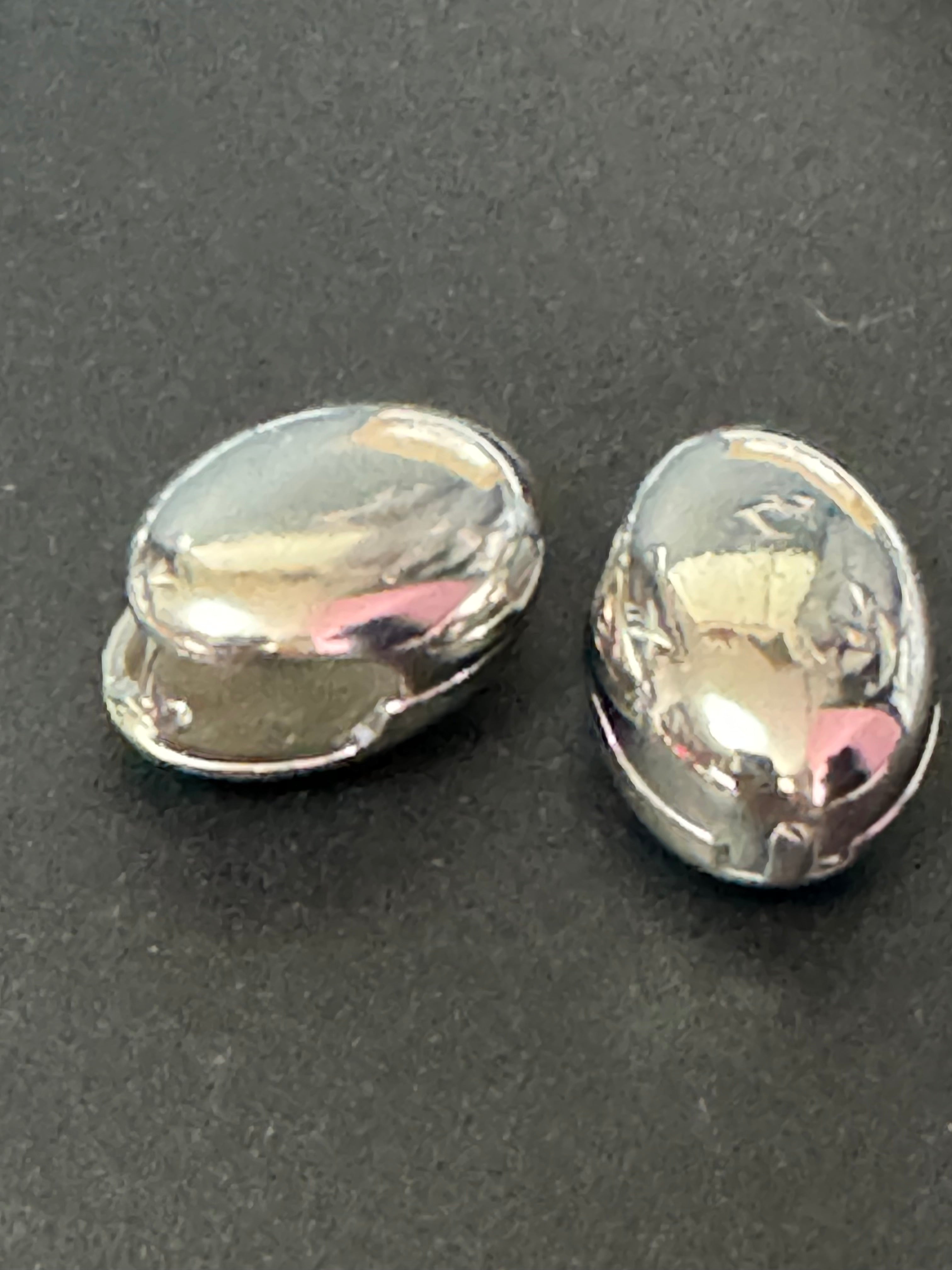 Mirror shine 2cm oval gold or silver tone pebble earrings for pierced ears