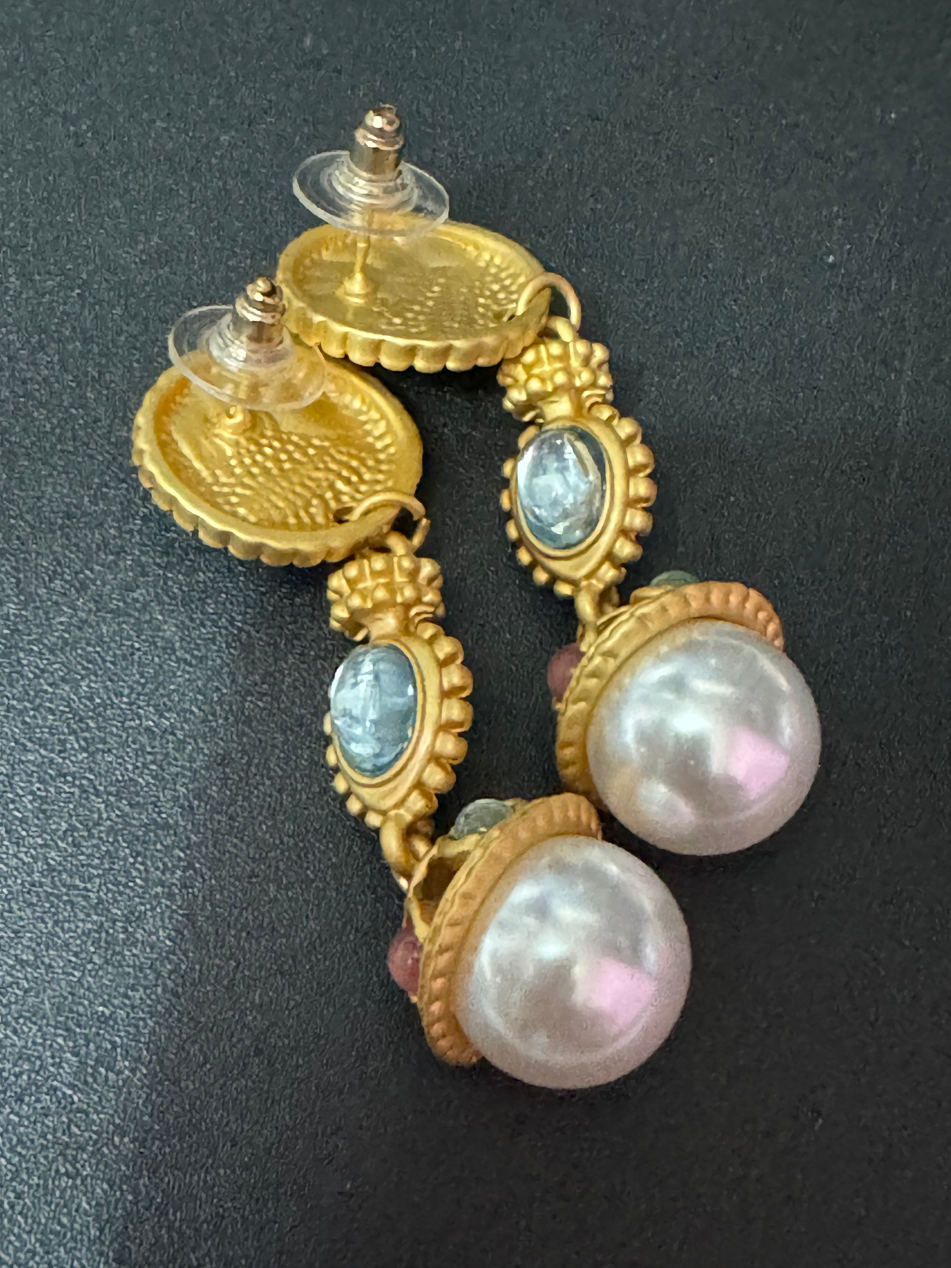 Matt gold Etruscan Gripoix style cabochon drop earrings