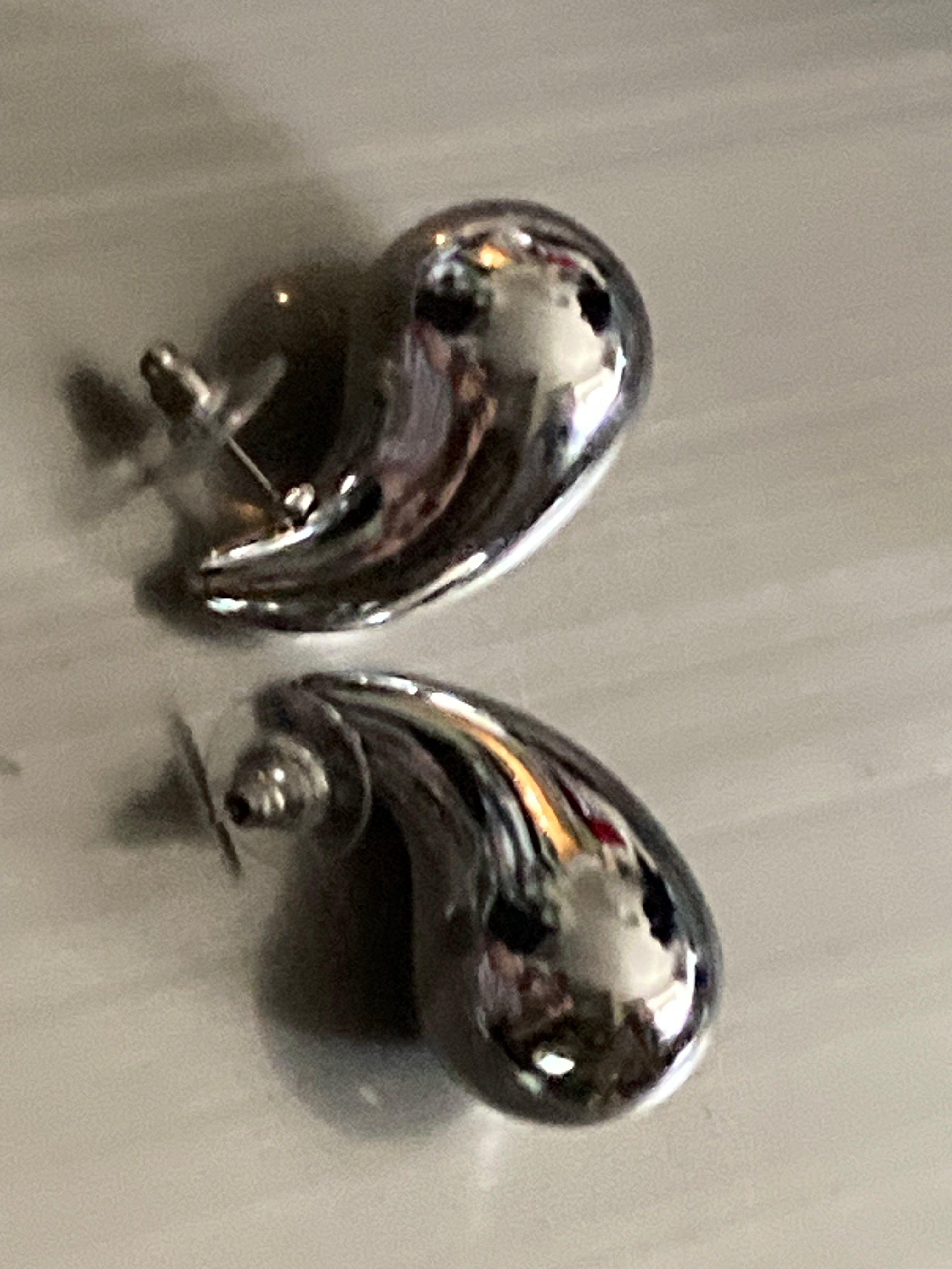 Silver tone oversized high sheen dome earrings comma teardrop shaped