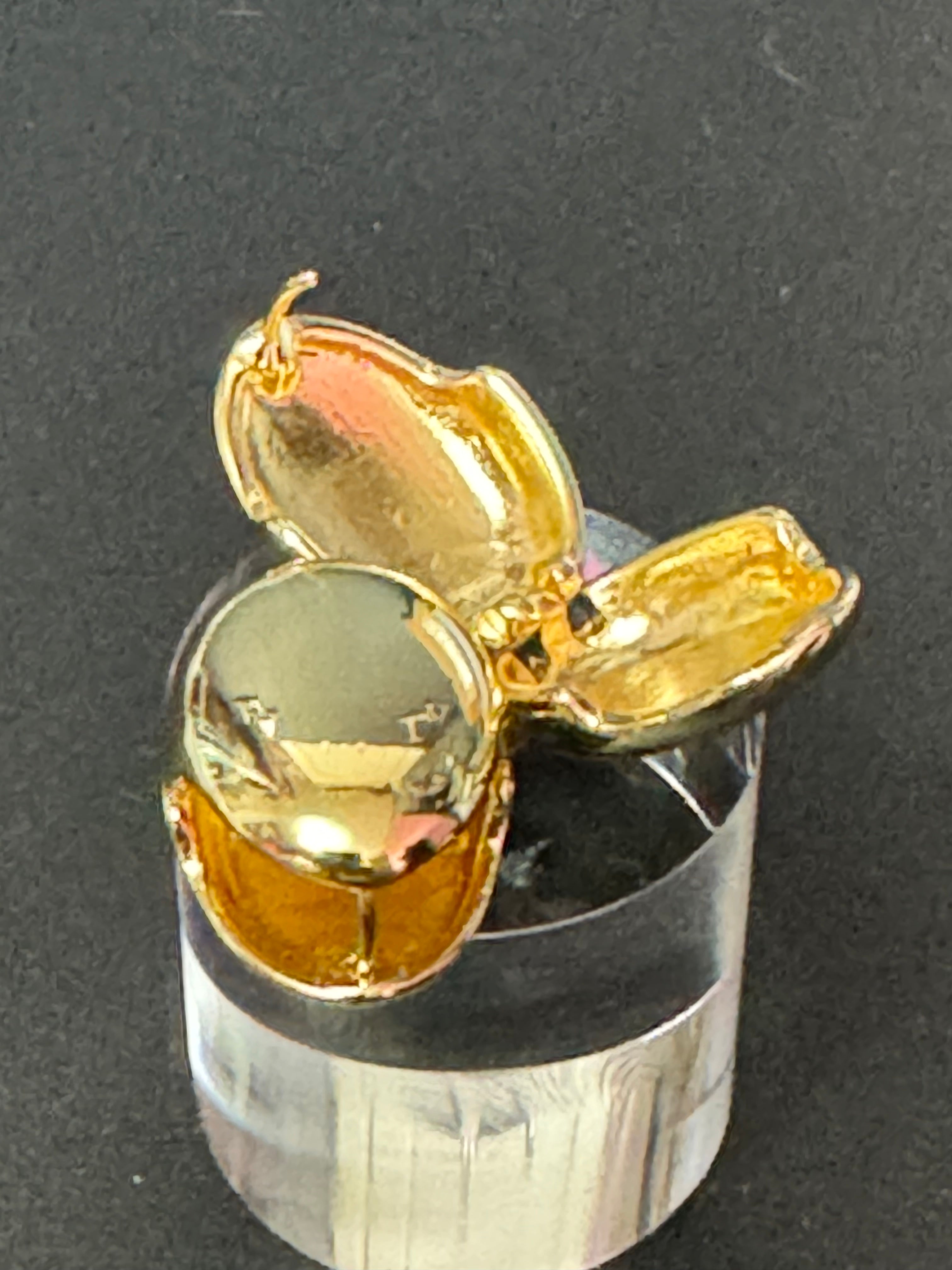 Mirror shine 2cm oval gold or silver tone pebble earrings for pierced ears