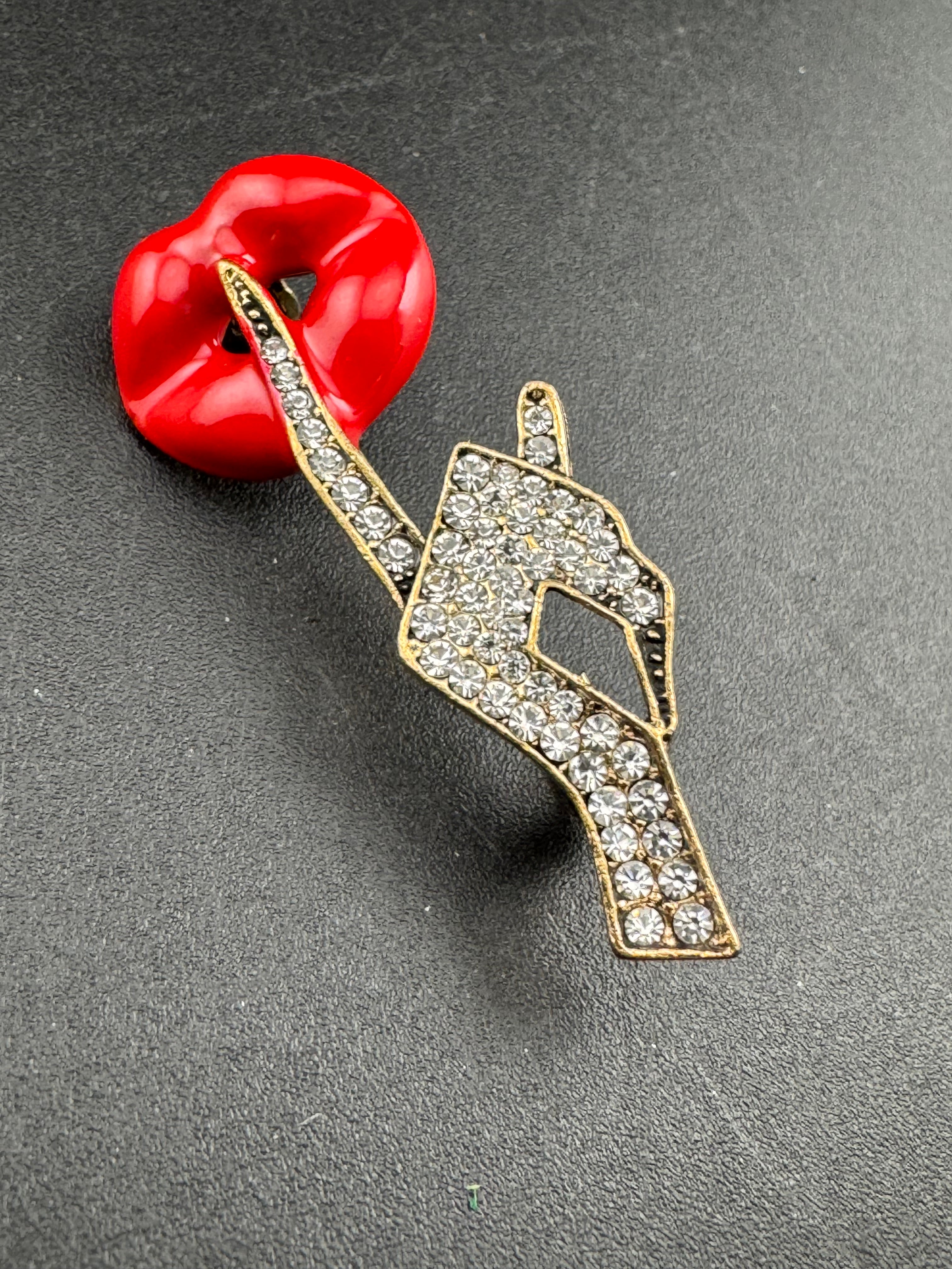 Novelty diamanté red lips secret brooch