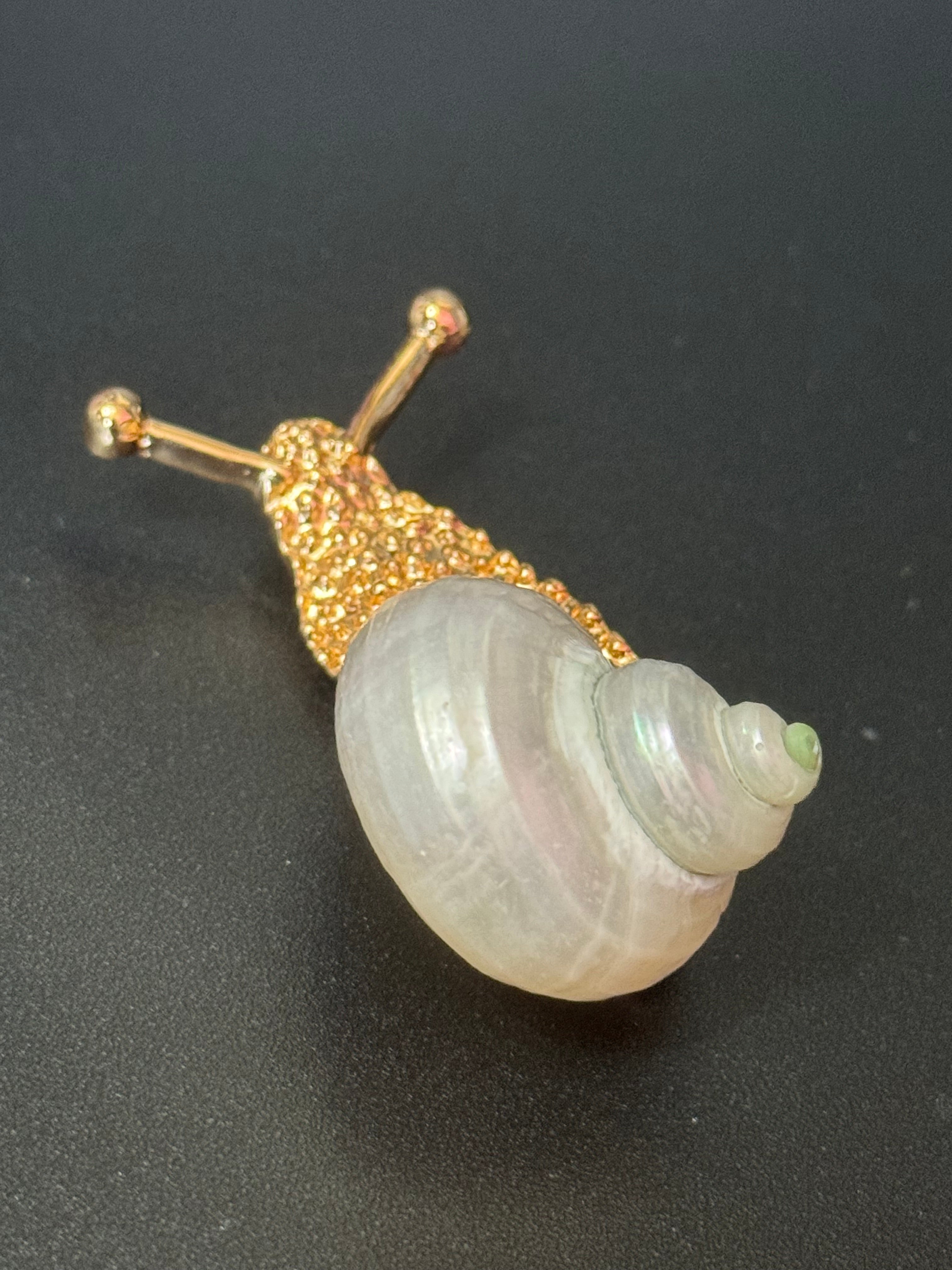 White seashell gold tone snail brooch