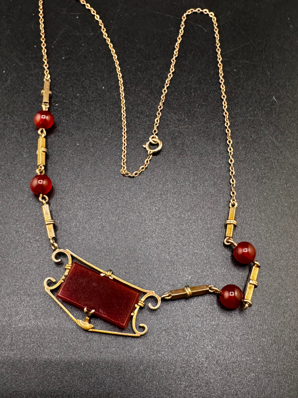 Antique 11-12 carat gold carnelian necklace