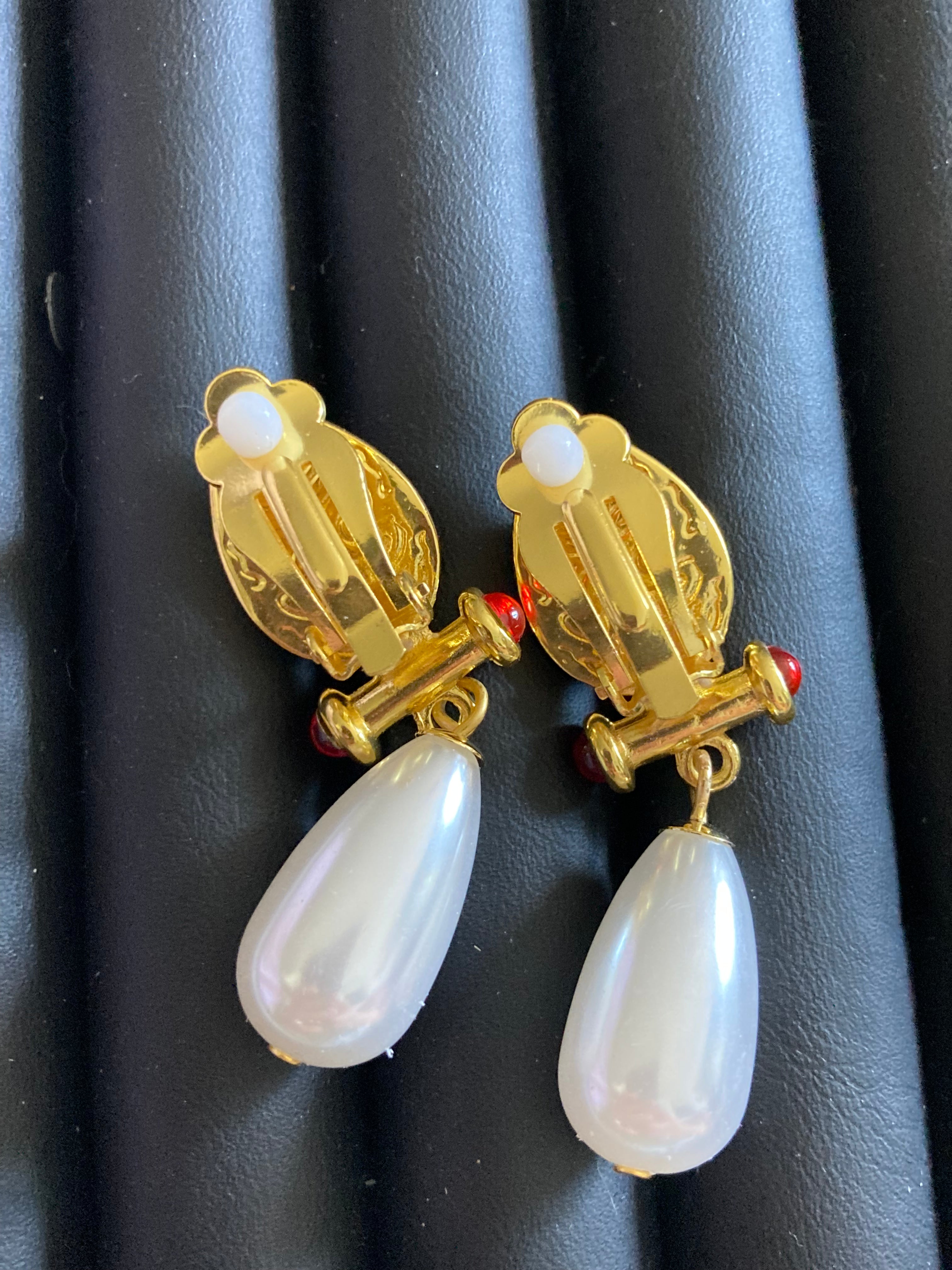 gold wide Ruby red gripoix style cabochon black and faux pearl teardrop clip on dangly earrings