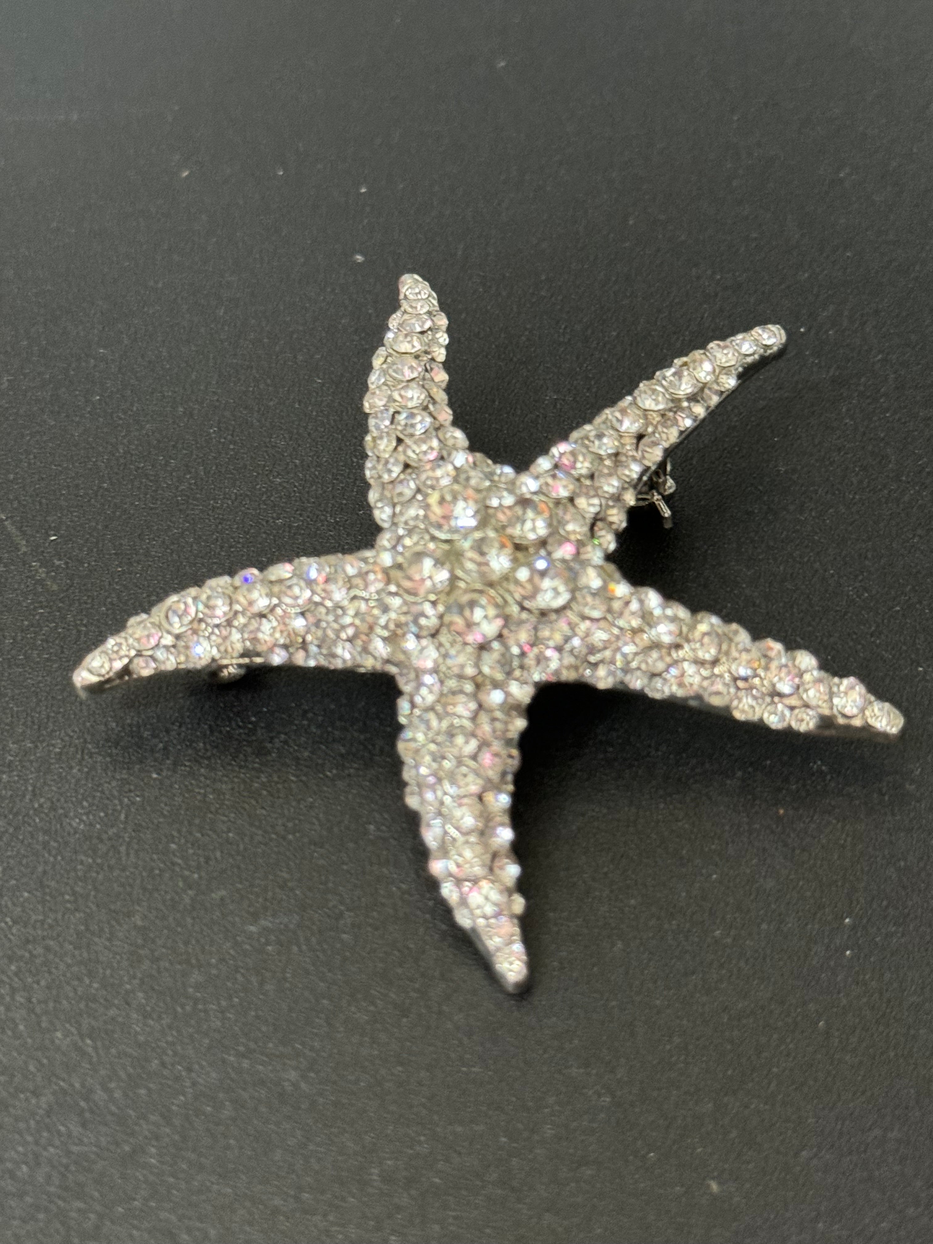 Clear crystal encrusted starfish brooch diamanté