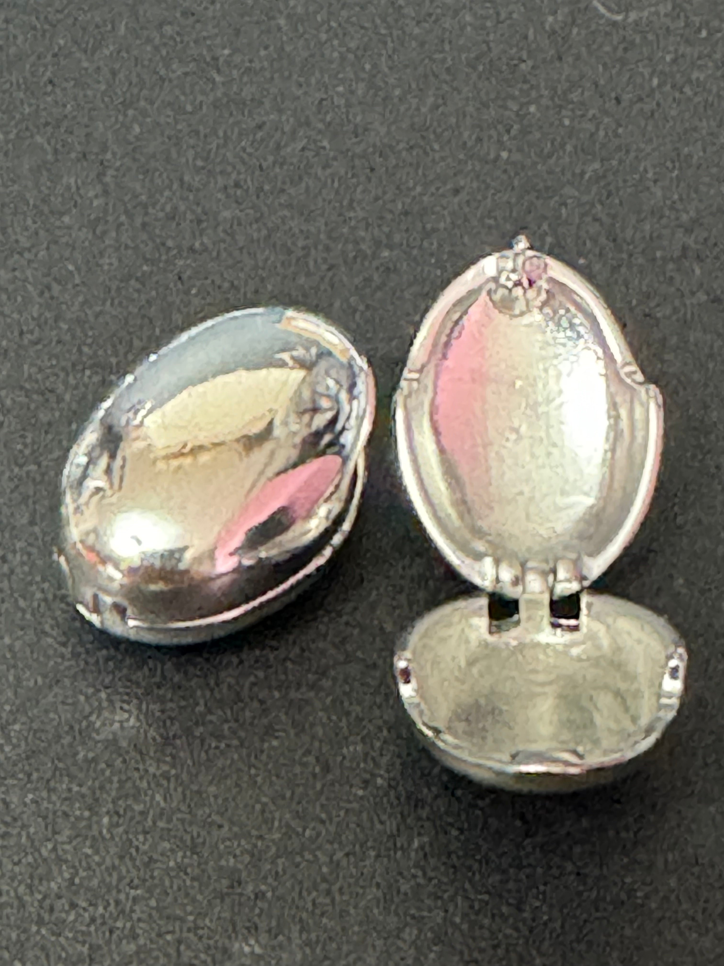 Mirror shine 2cm oval gold or silver tone pebble earrings for pierced ears