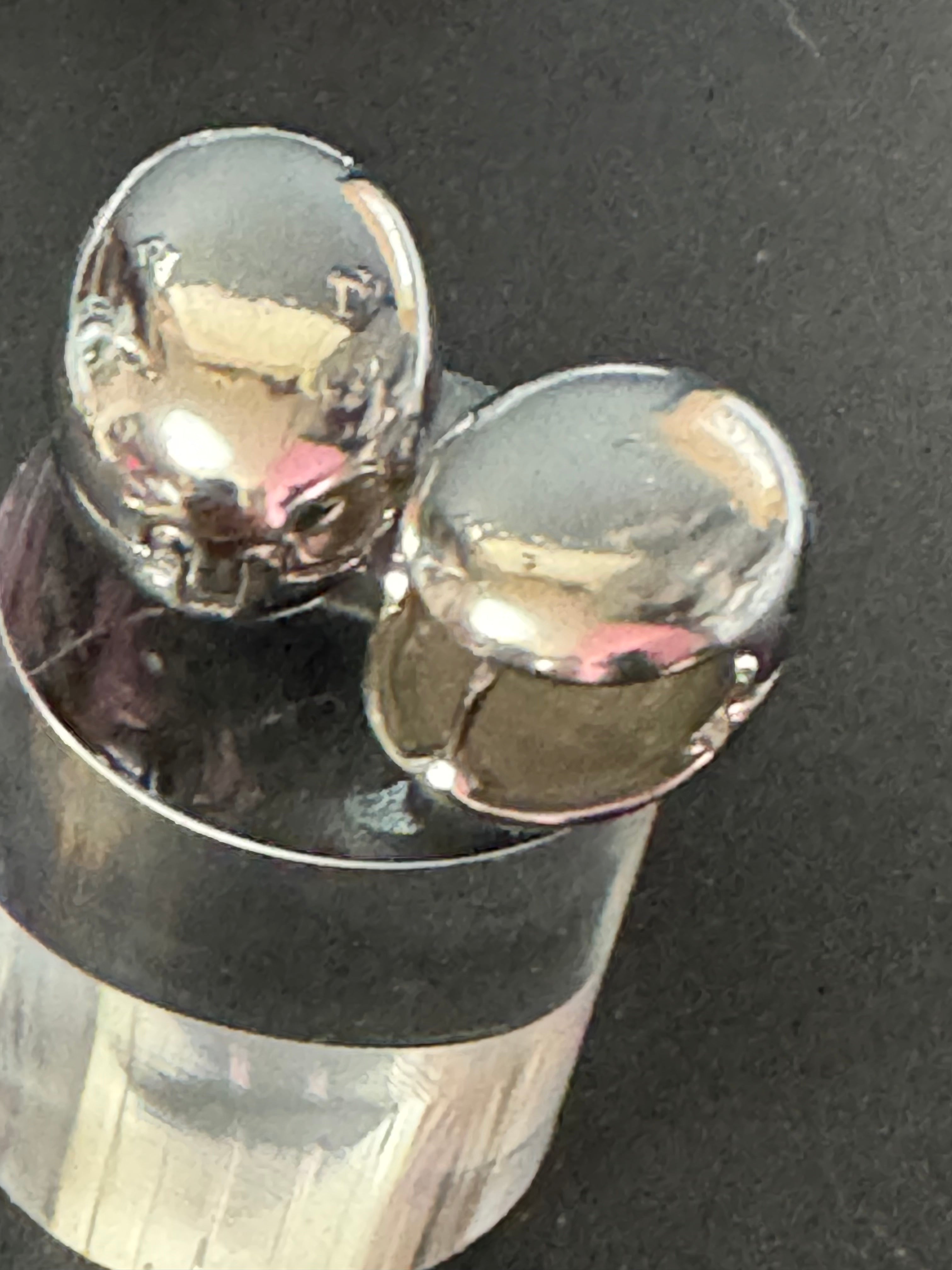 Mirror shine 2cm oval gold or silver tone pebble earrings for pierced ears