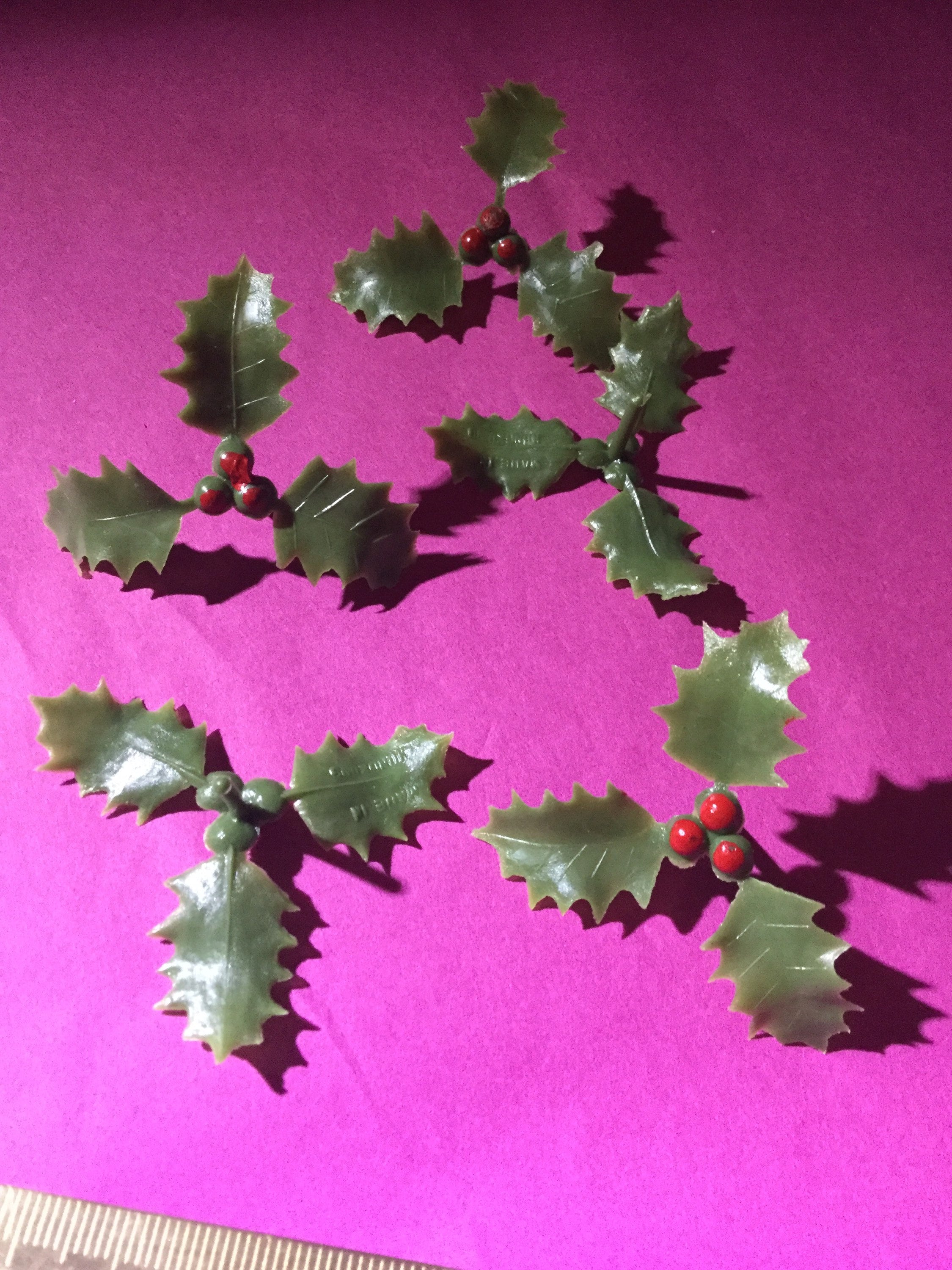 red green job lot 5 x 4cm sprigs HOLLY LEAVES BERRIES plastic cake topper