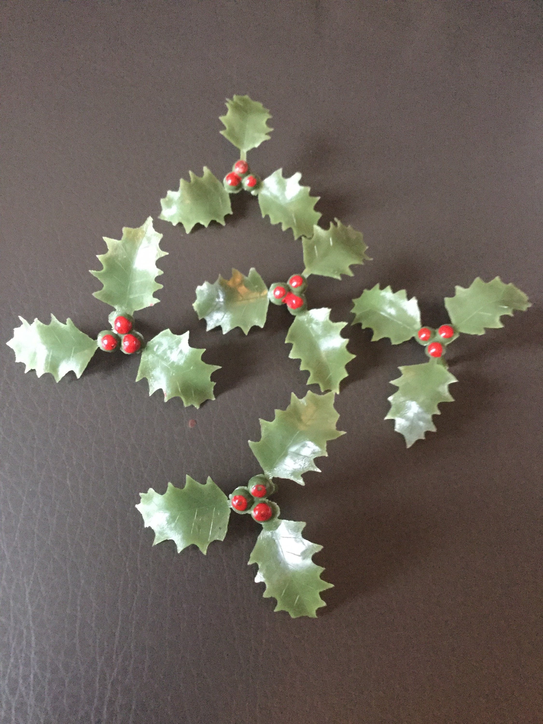 red green job lot 5 x 4cm sprigs HOLLY LEAVES BERRIES plastic cake topper