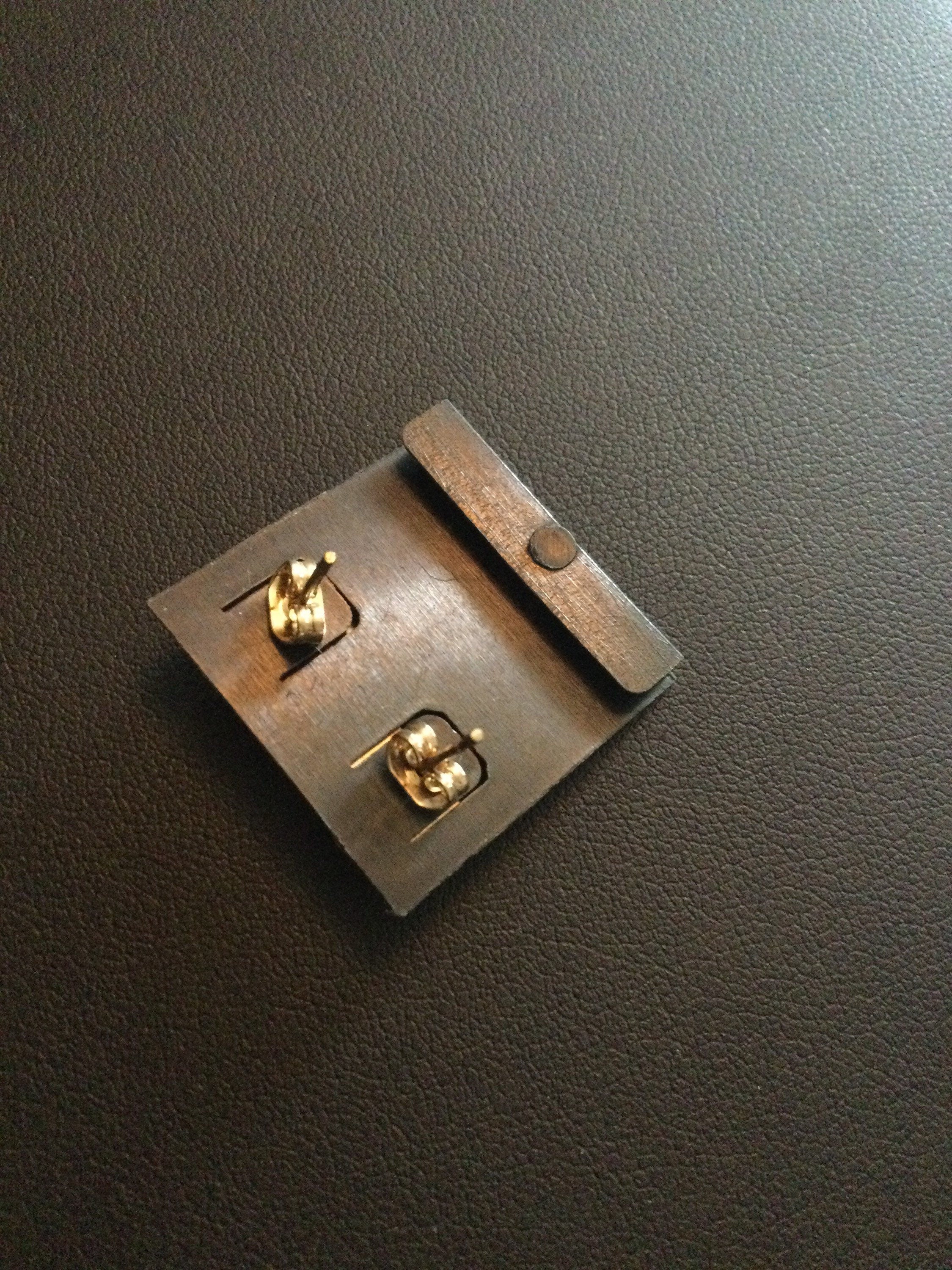 Vintage small gold tone flower stud earrings floral with small central diamanté