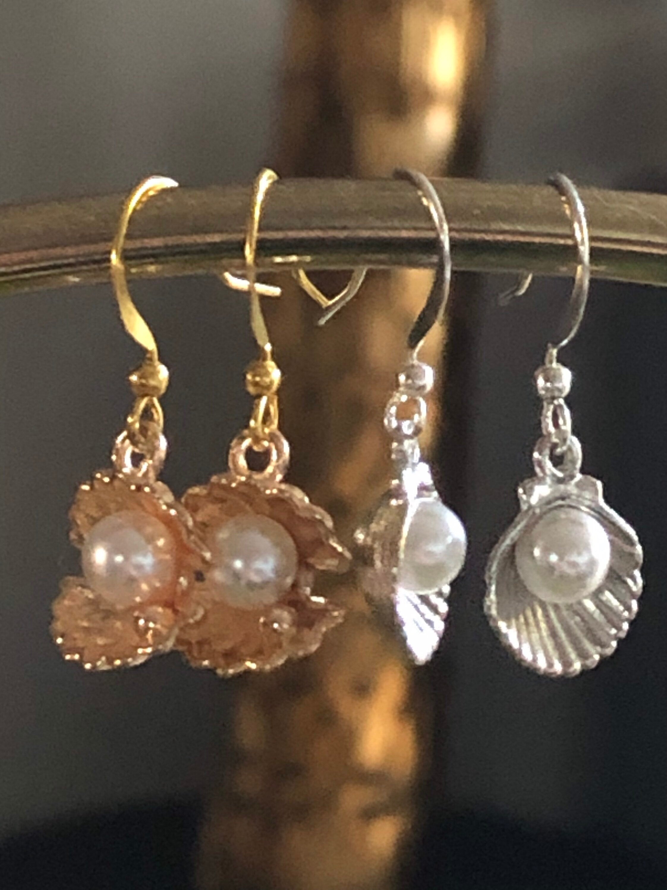Seaside shell with faux pearl gold tone small drop earrings pierced ears