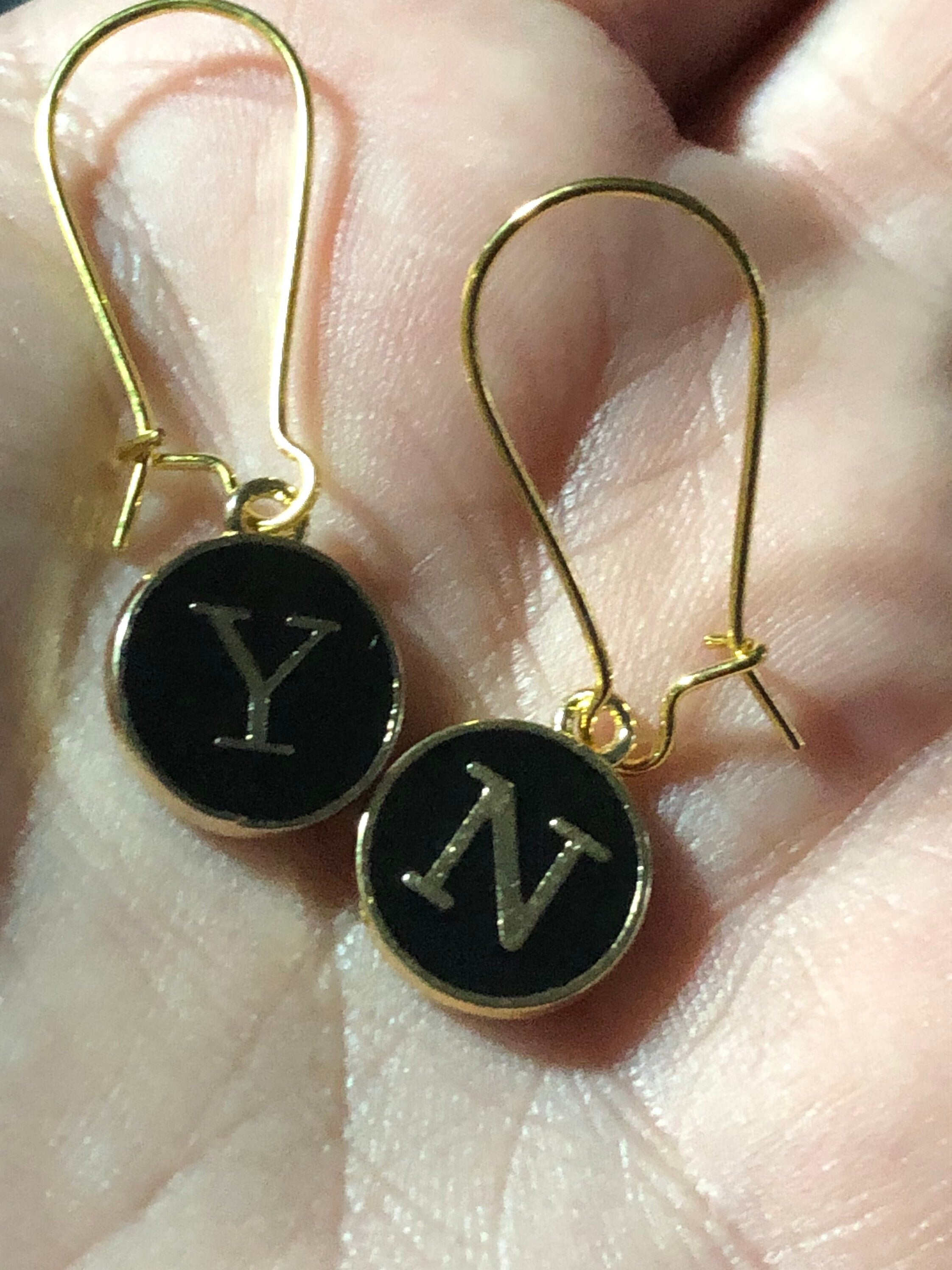 Novelty sexy yes no earrings decision making black enamel gold tone