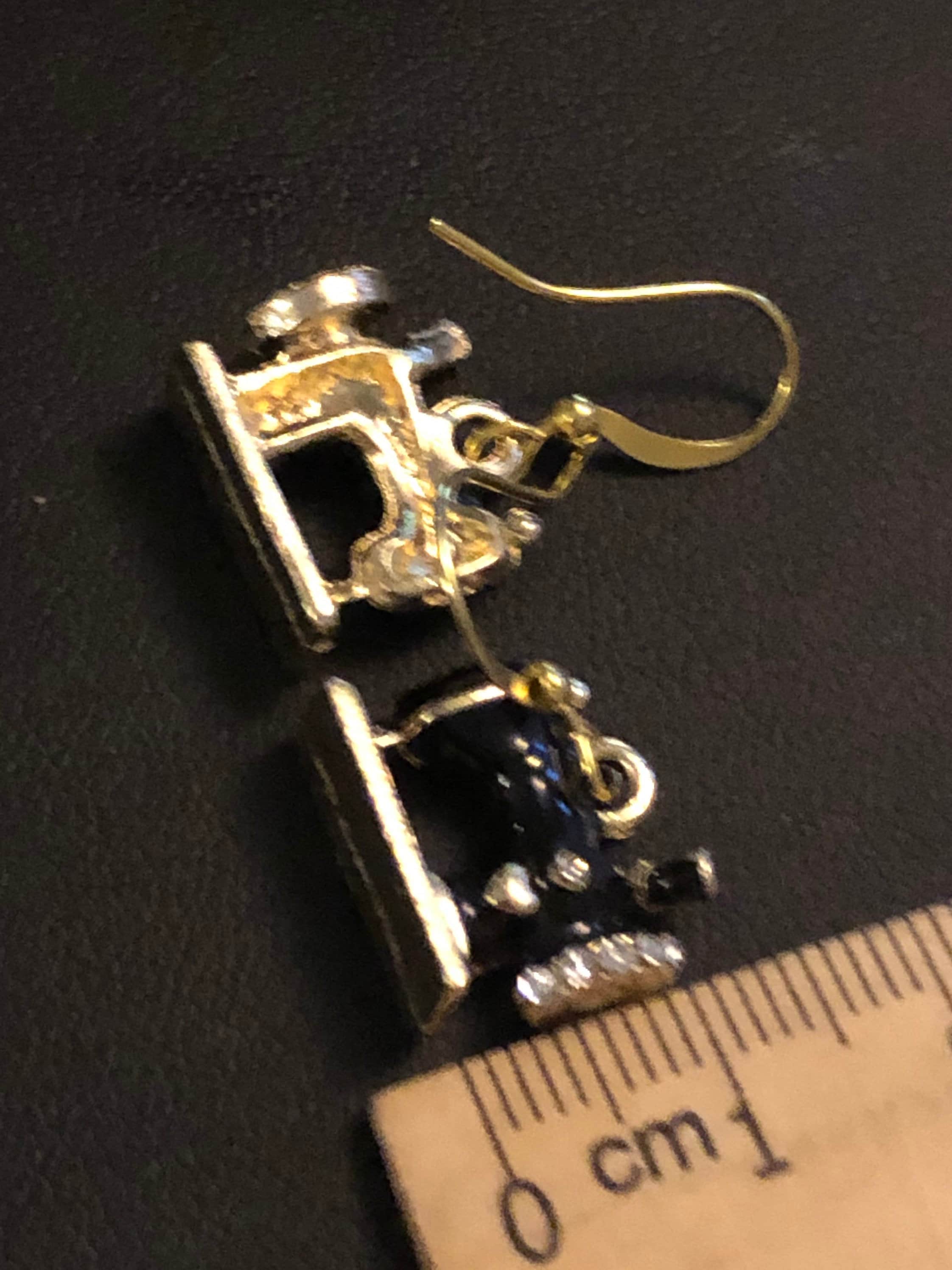 gold tone black enamel vintage sewing machine drop earrings pierced ears