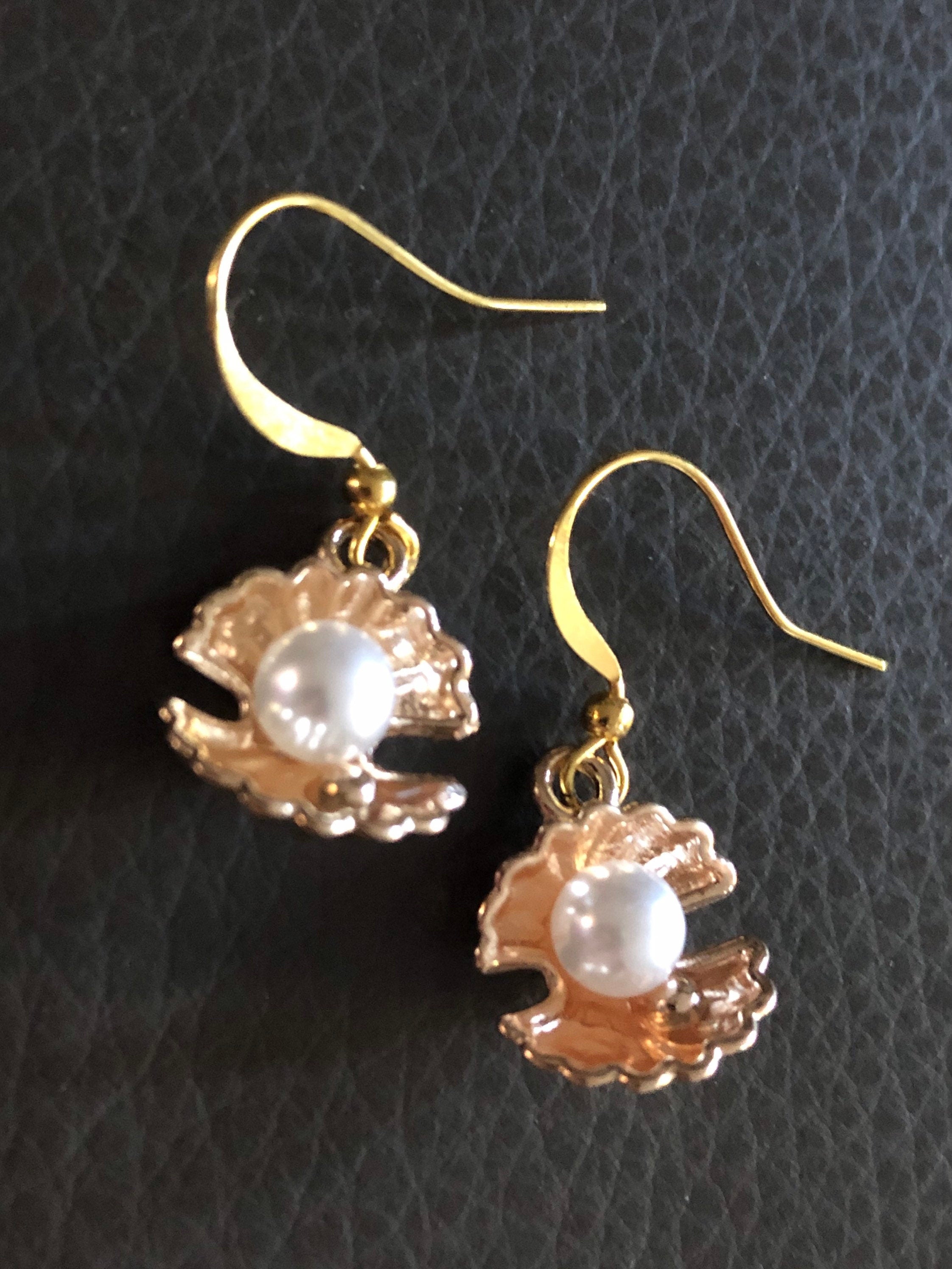 Seaside shell with faux pearl gold tone small drop earrings pierced ears