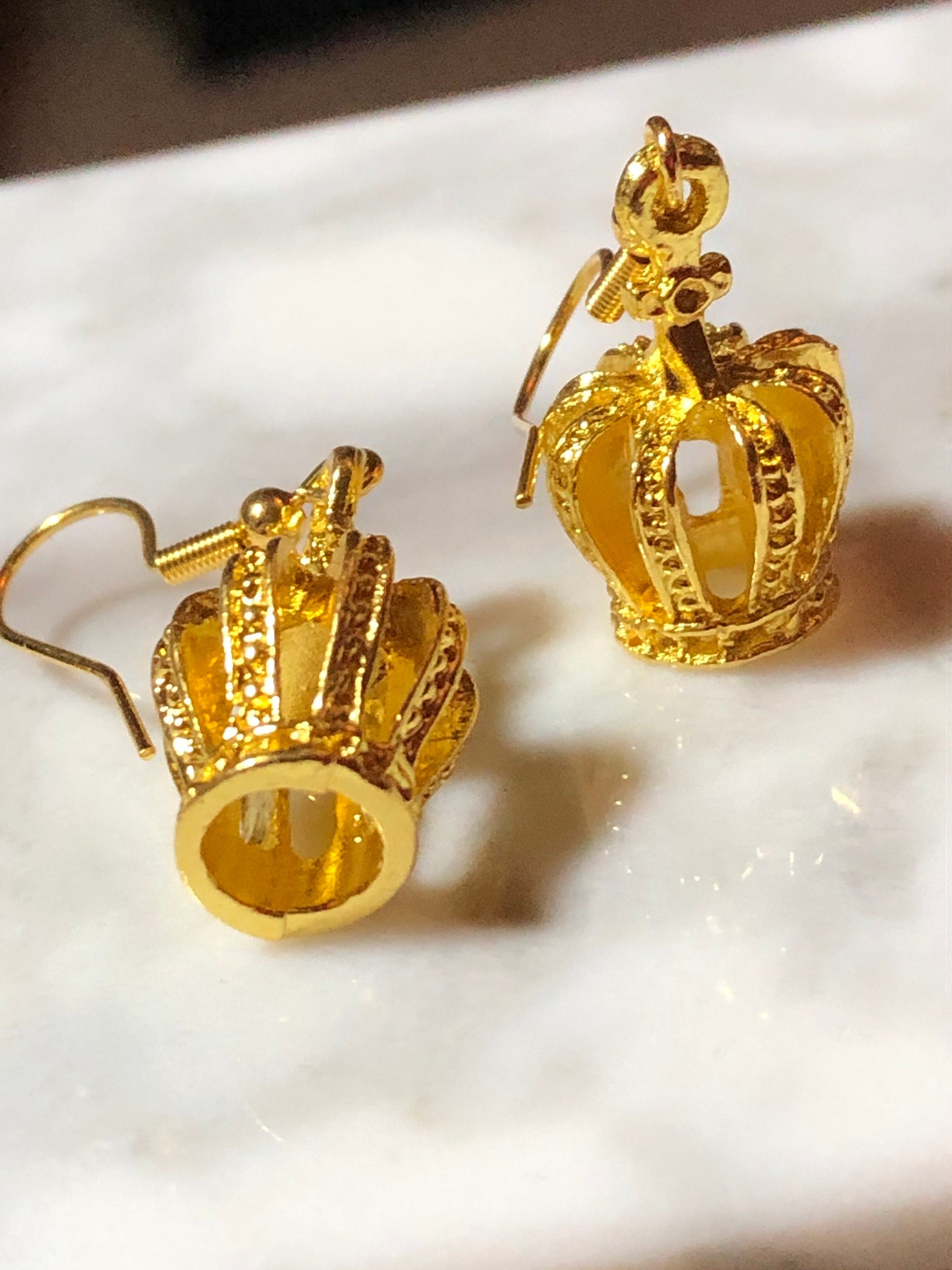 Kings coronation royal crown earrings gold tone drops pierced ears