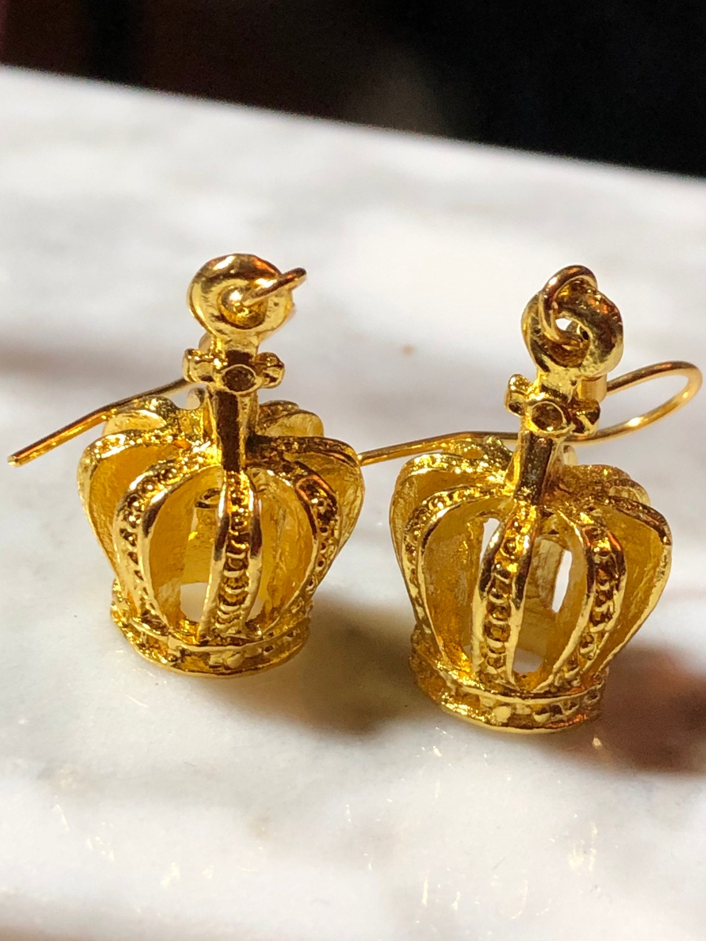 Kings coronation royal crown earrings gold tone drops pierced ears