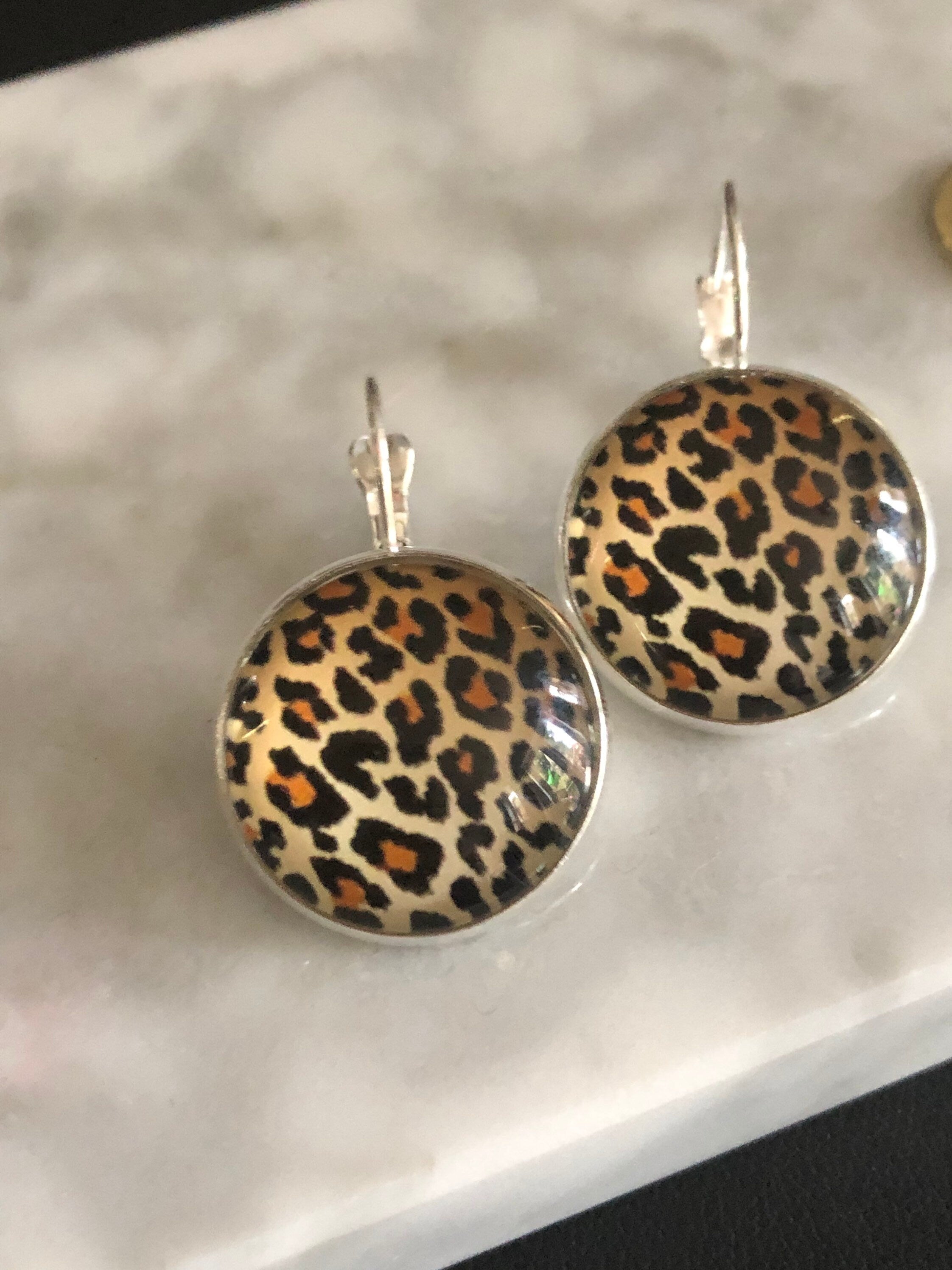 20mm Silver Brown glass animal Leopard print drop earrings