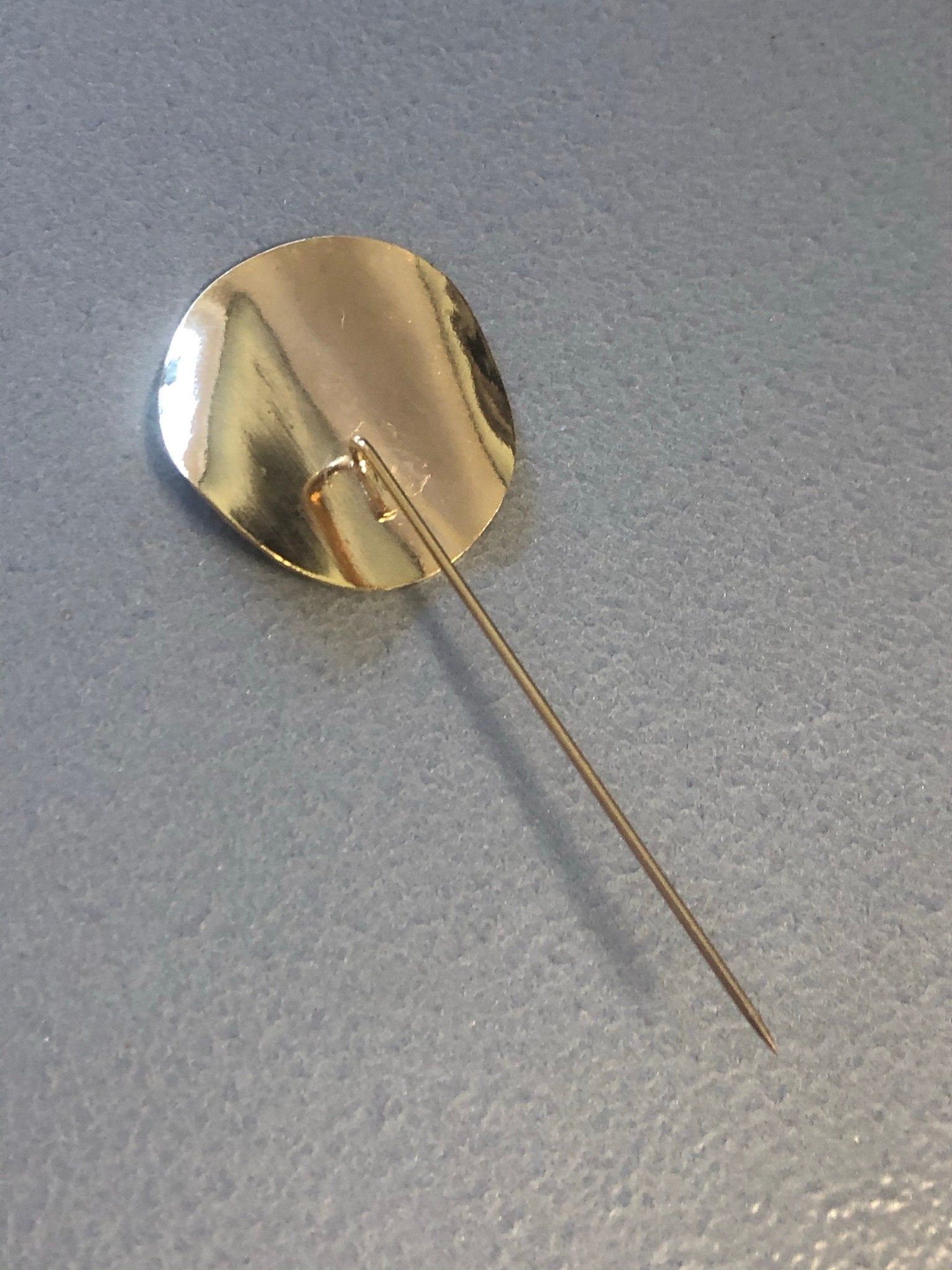 Ladies gold tone Modernist Disc Stick Pin