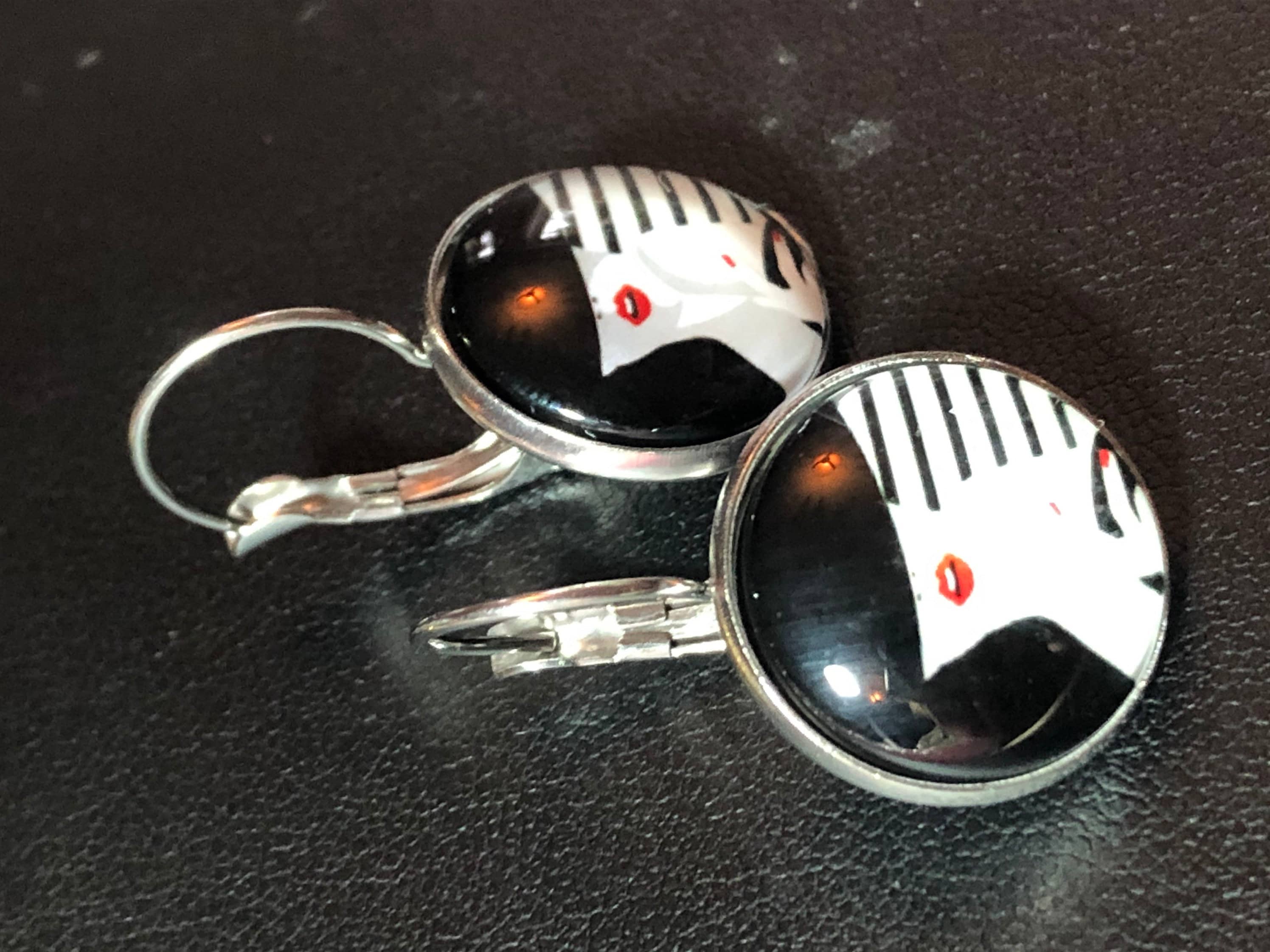 Art Deco stylish lady monochrome drop earrings 1950s style