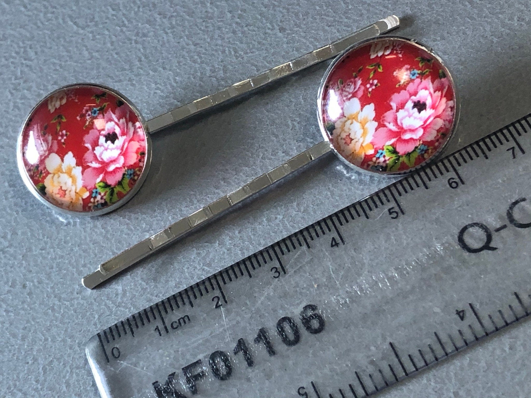 pair of red ditsy floral roses hair clips silver tone