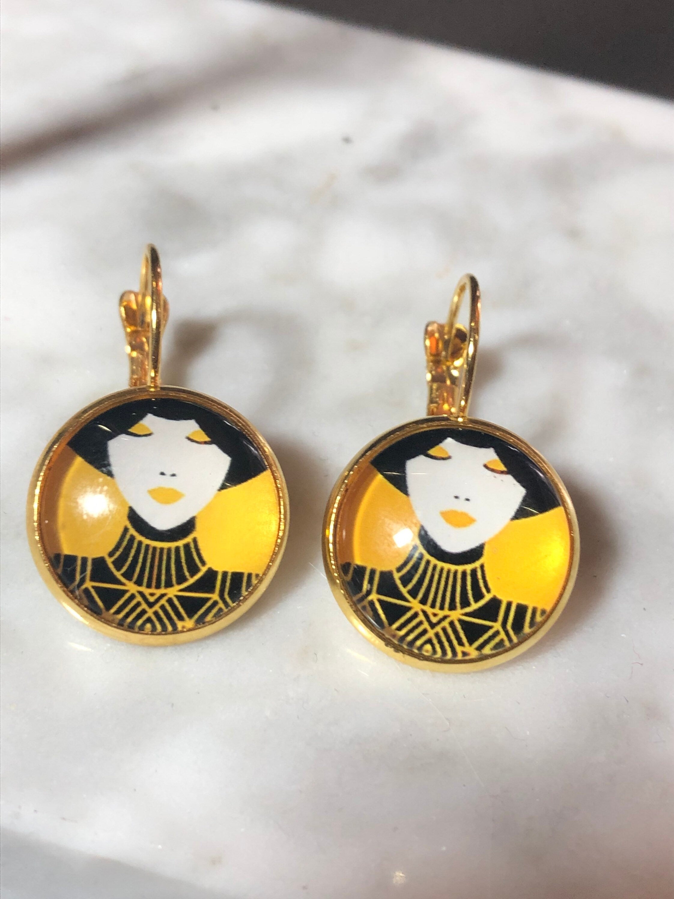 Stylish lady bright yellow drop earrings glass cabochon