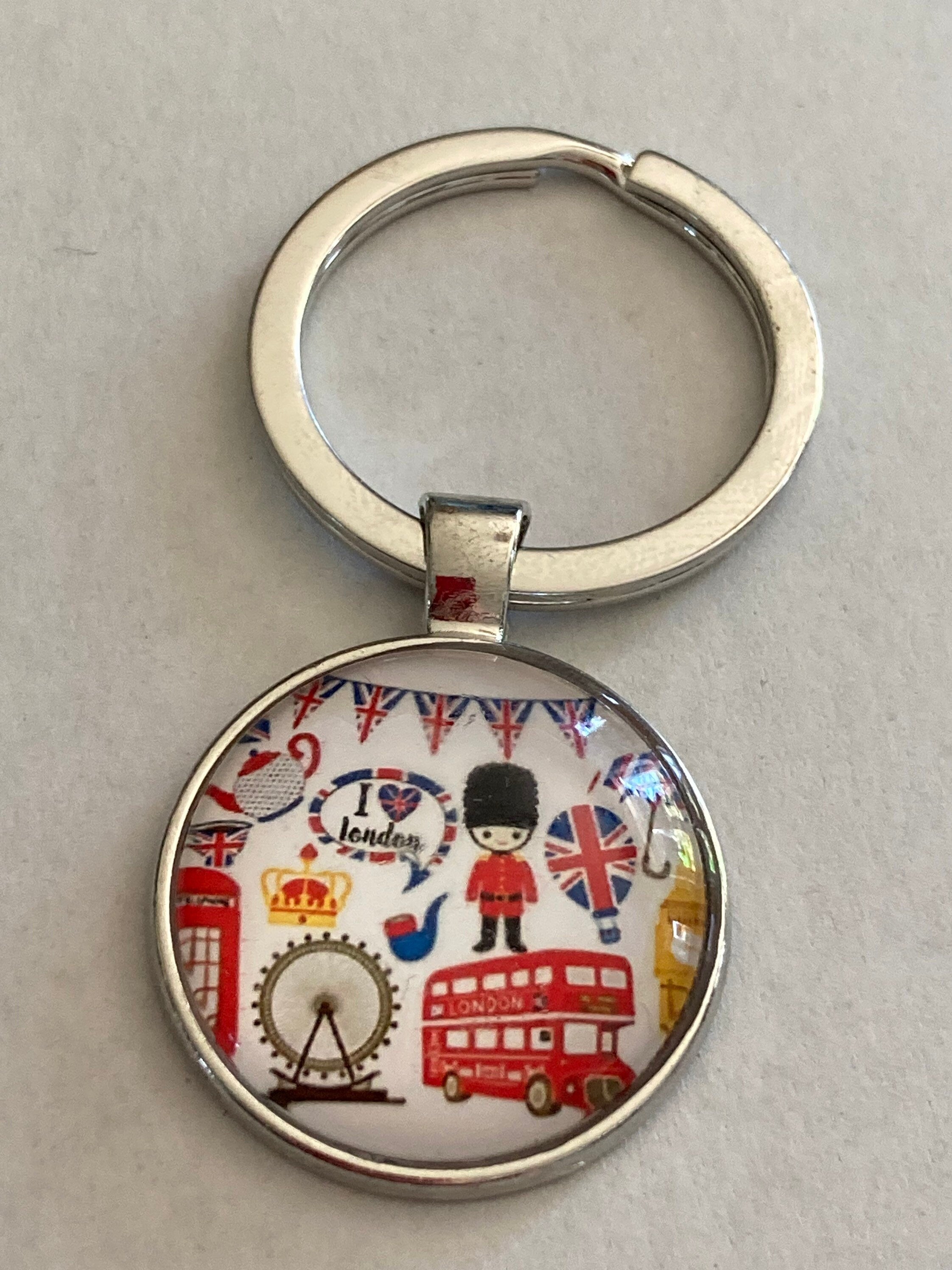 City of London keyring with 25mm glass cabochon Union Jack souvenir
