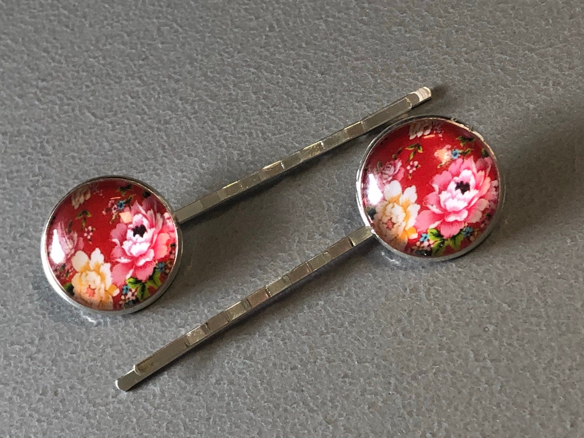pair of red ditsy floral roses hair clips silver tone
