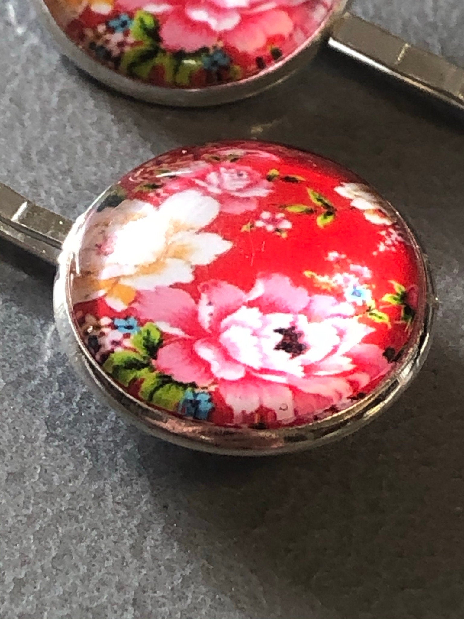pair of red ditsy floral roses hair clips silver tone