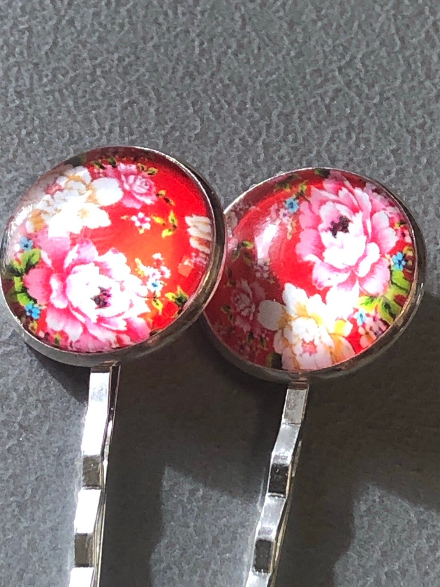pair of red ditsy floral roses hair clips silver tone
