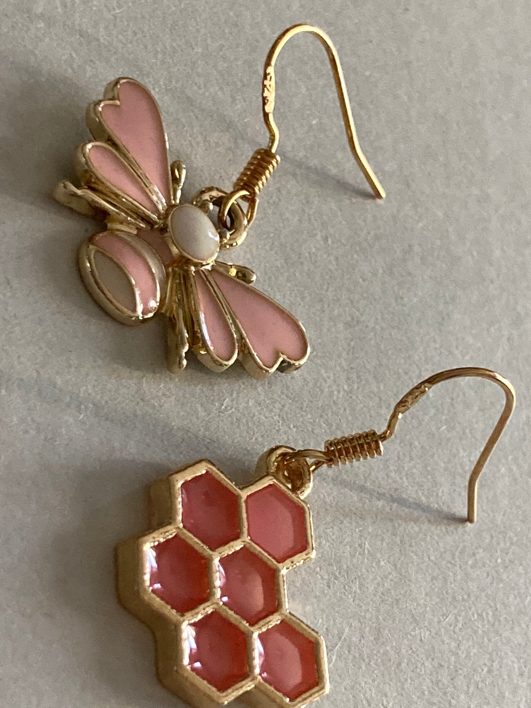 Gold tone pink bumble bee and pink honeycomb drop earrings
