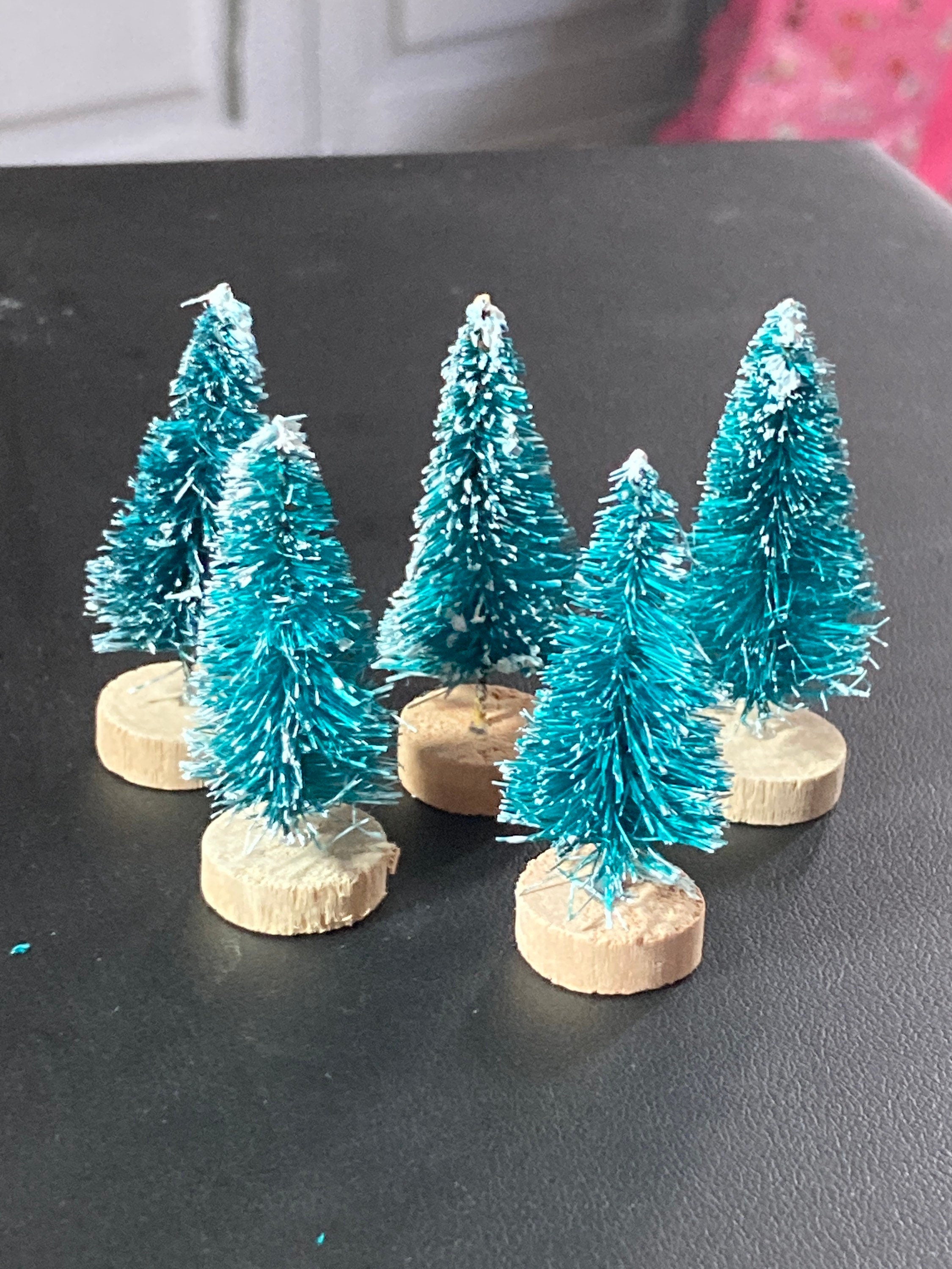 5 pieces 4cm dark green snow topped bristle brush miniature Christmas tree cake toppers decorations dolls house fairy gardens