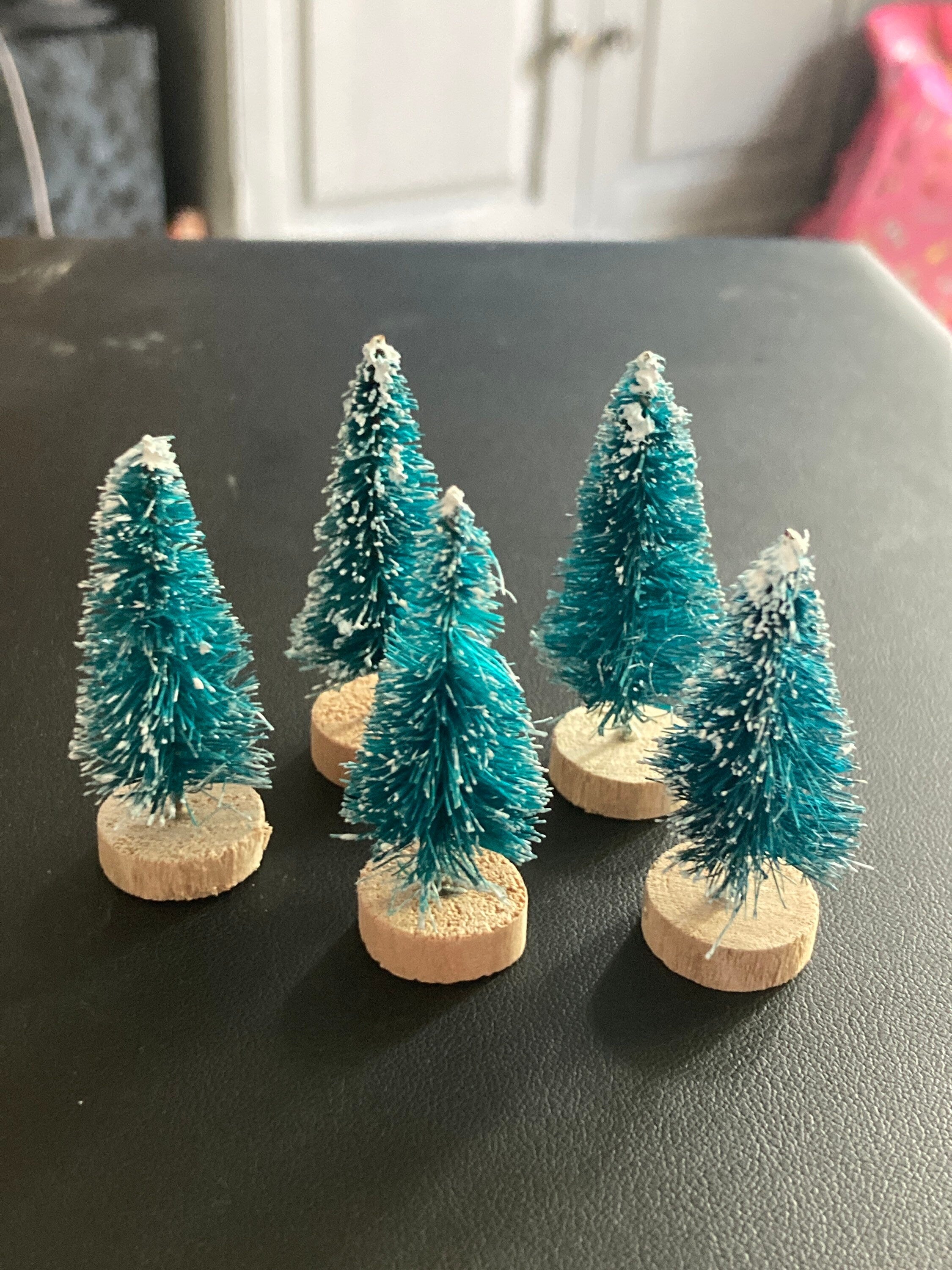 5 pieces 4cm dark green snow topped bristle brush miniature Christmas tree cake toppers decorations dolls house fairy gardens