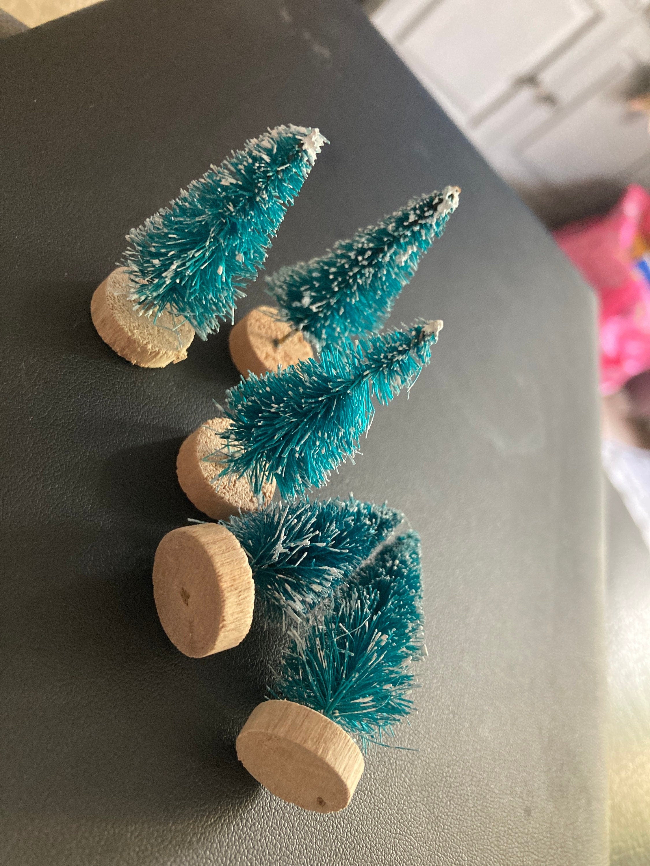 5 pieces 4cm dark green snow topped bristle brush miniature Christmas tree cake toppers decorations dolls house fairy gardens