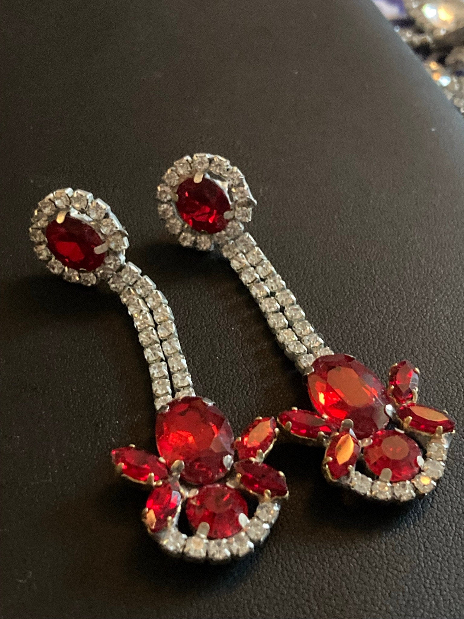 Vintage Czech Rhinestone Long ruby red Diamante Drop Earrings pierced