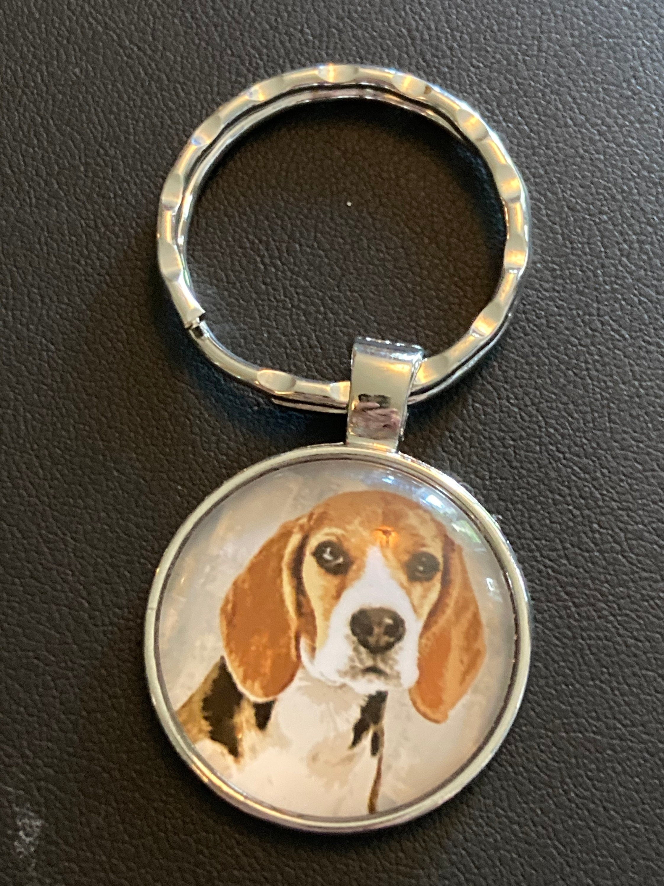 Tricolour Beagle dog silver tone keyring glass cabochon