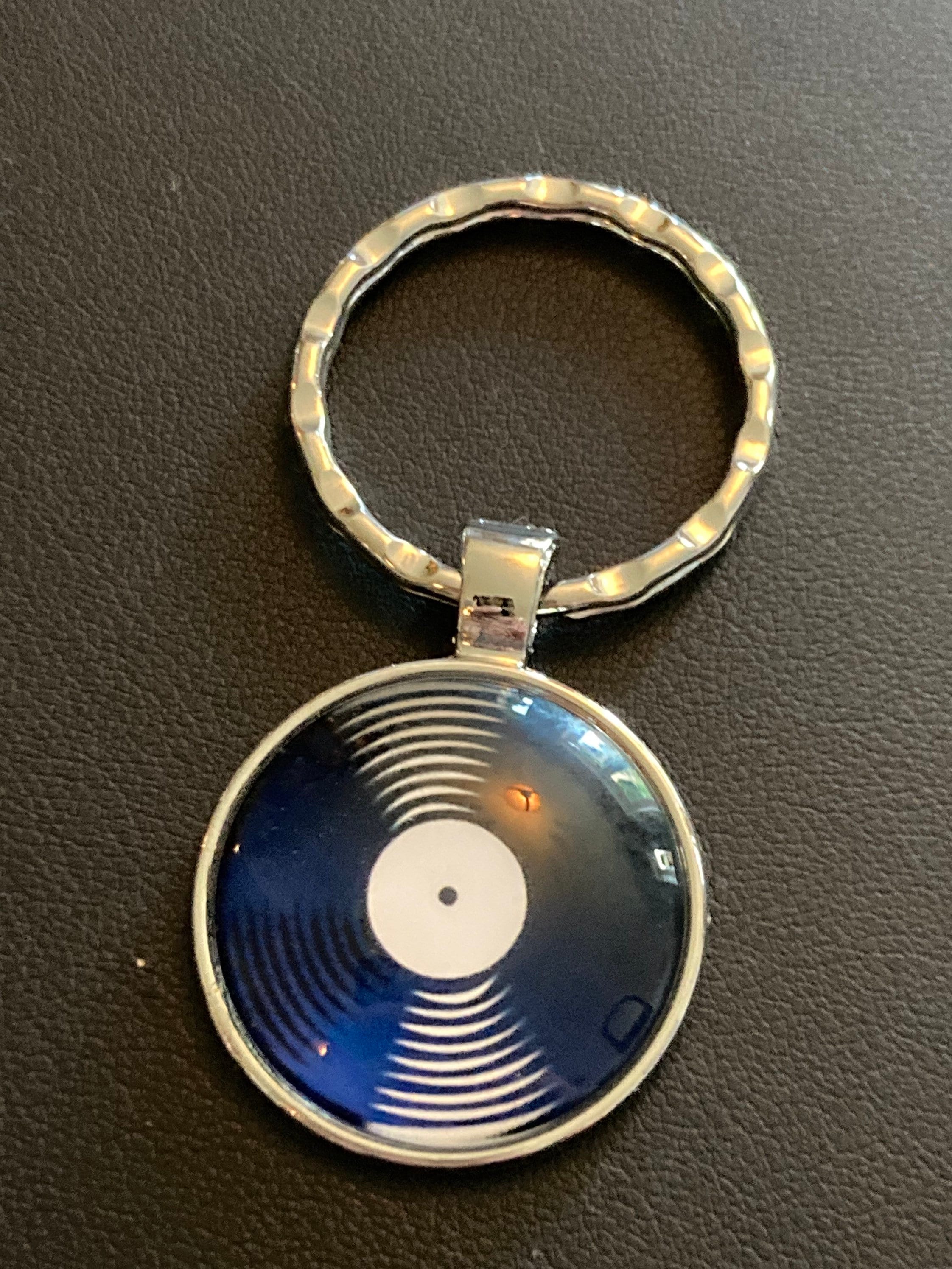 vinyl record keyring LP 45rpm DJ gift 25mm silver glass cabochon 80s