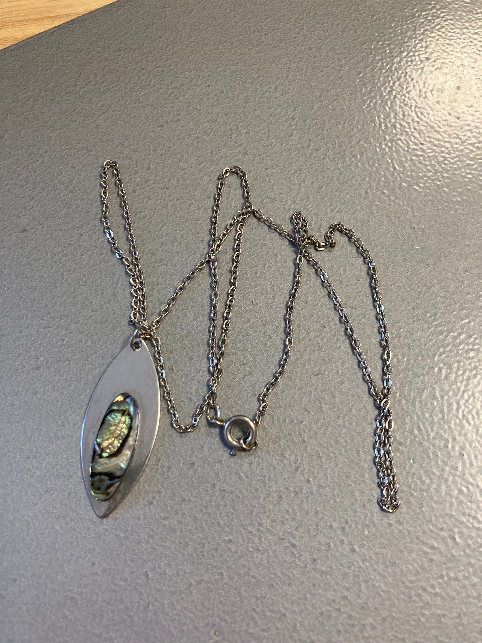 Vintage silver tone stainless Steel necklace central MOP pearl abalone shell cabochon