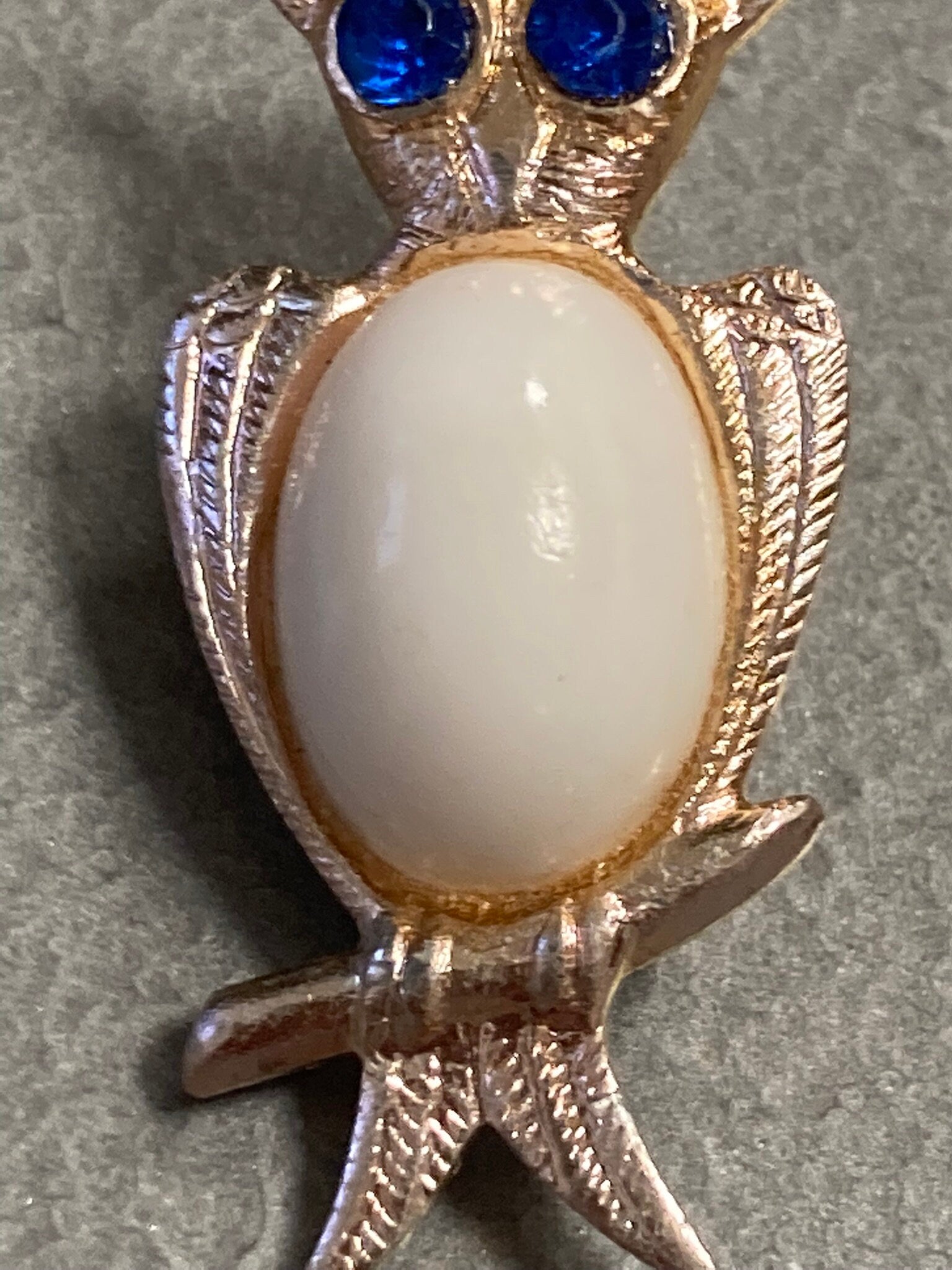 tiny Signed HONG KONG Vintage lightweight metal gold tone OWL jelly belly Brooch