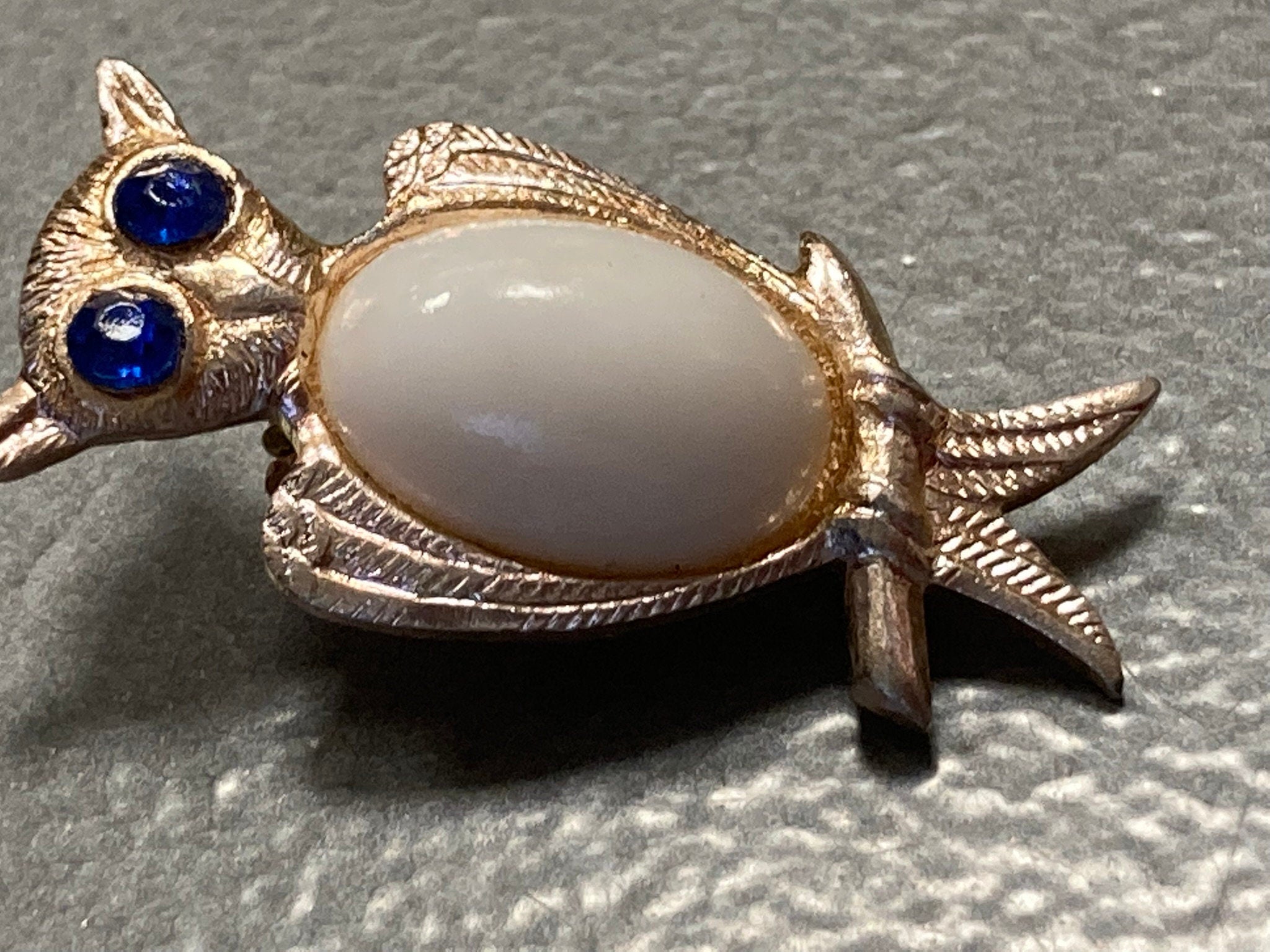 tiny Signed HONG KONG Vintage lightweight metal gold tone OWL jelly belly Brooch