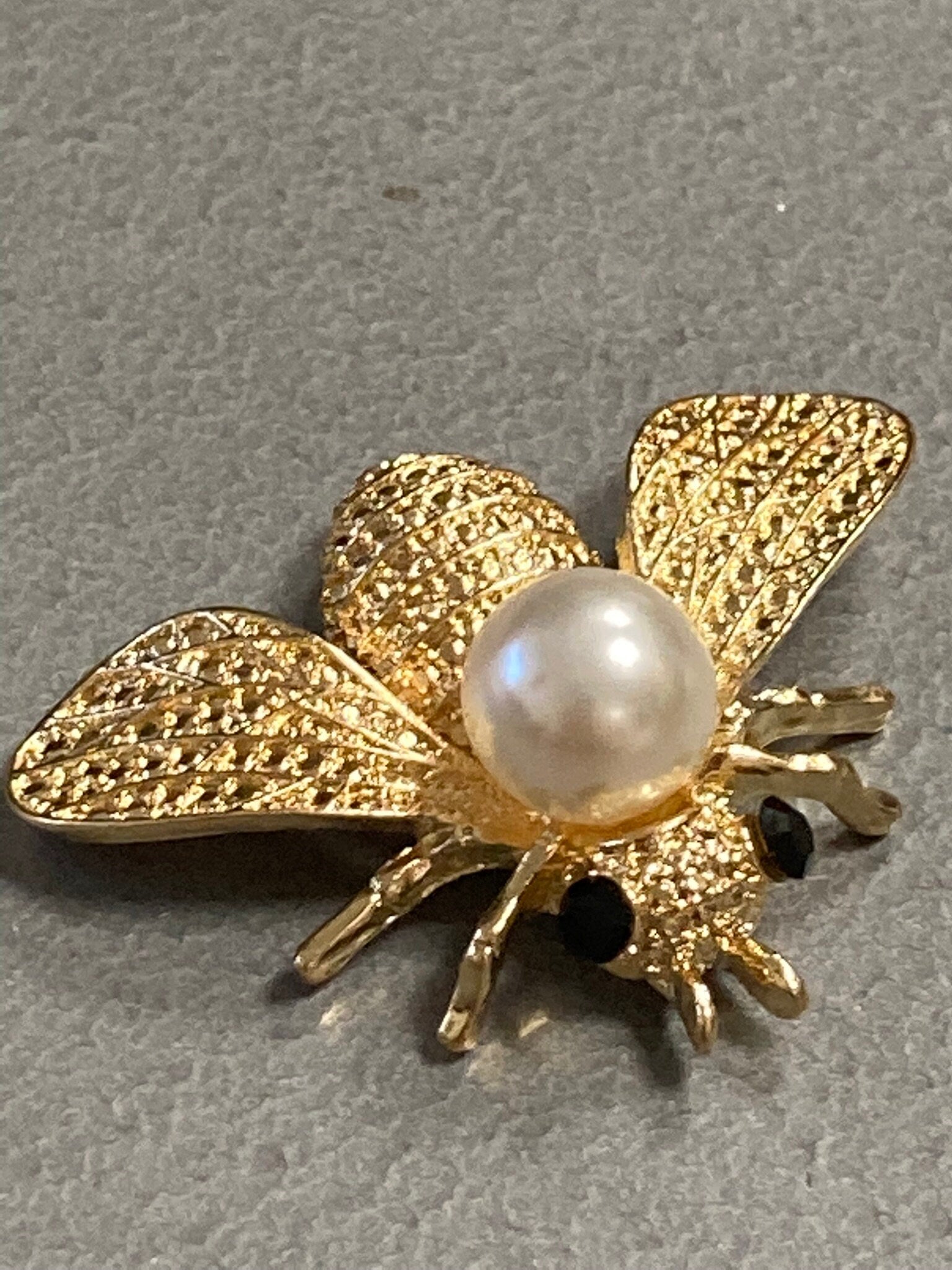 Bumble bee embellishment faux pearl gold tone sew glue on