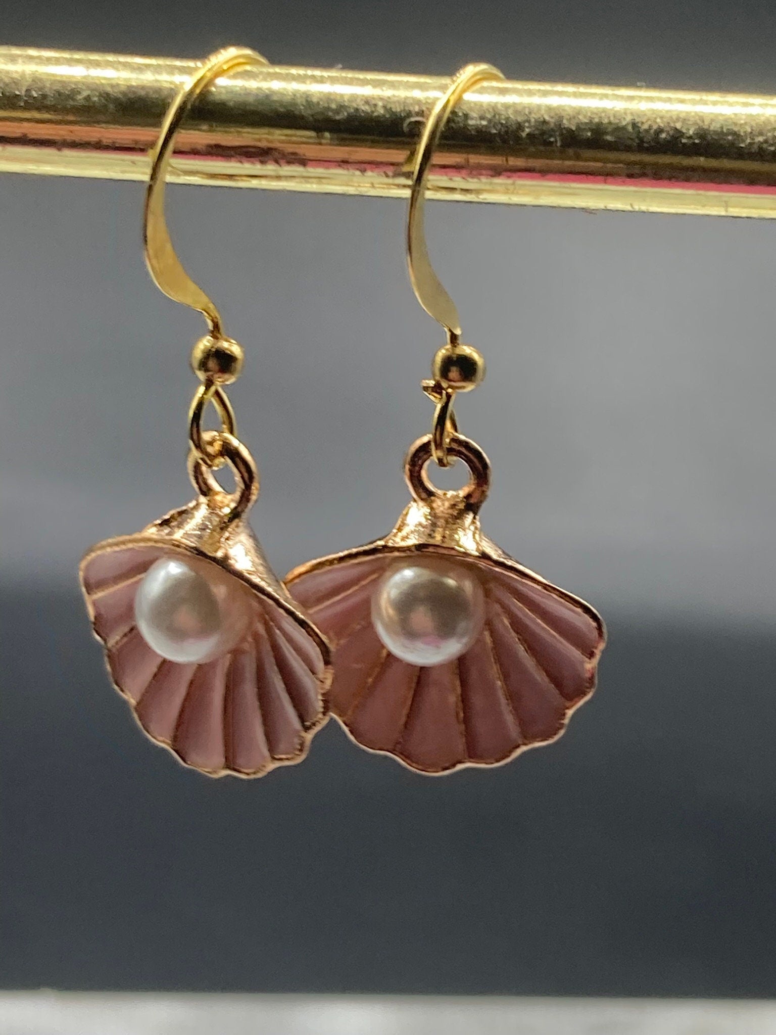 pink enamel oyster shell pearl gold tone small drop earrings